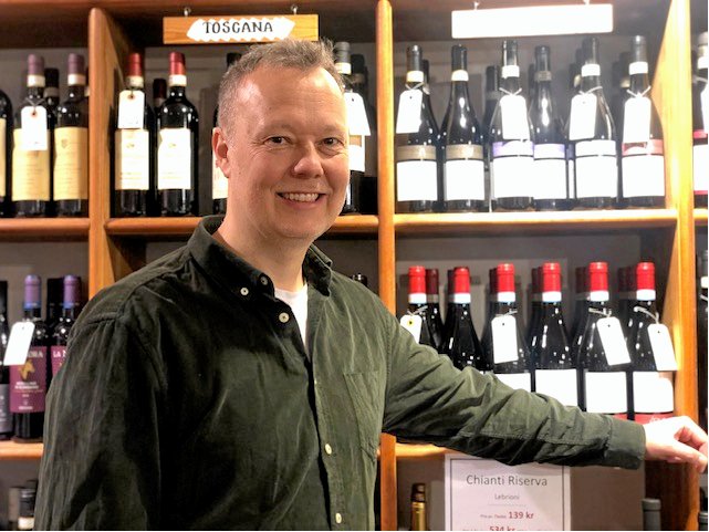 Butiksnyt. Christoffer Erichsen, ny bestyrer af Holte Vinlager, indbyder til whiskysmagning fra danske Stauning Whisky.