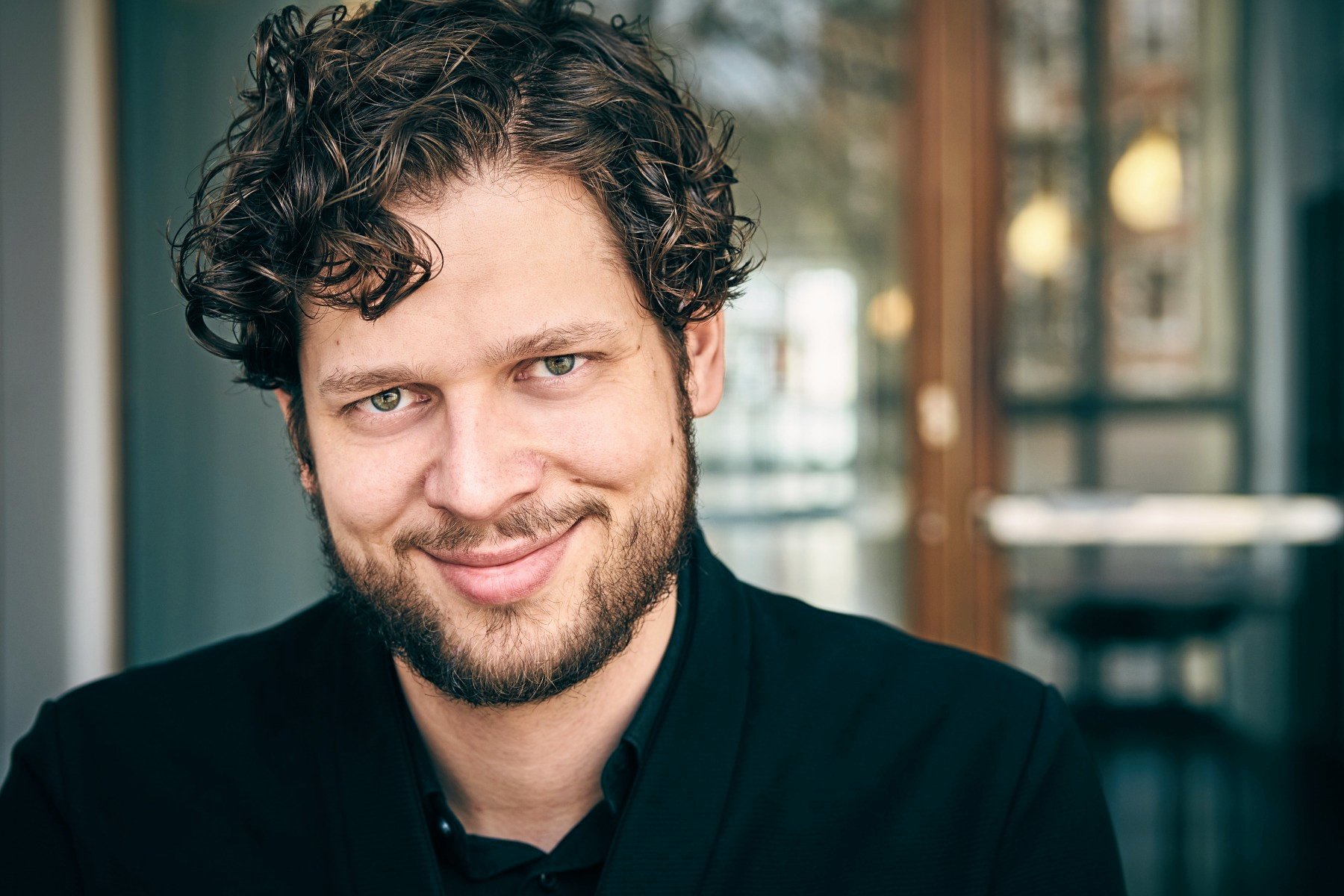 Nicolai Elsberg er blandt de optrædende til julekoncert til fordel for Mødrehjælpen.