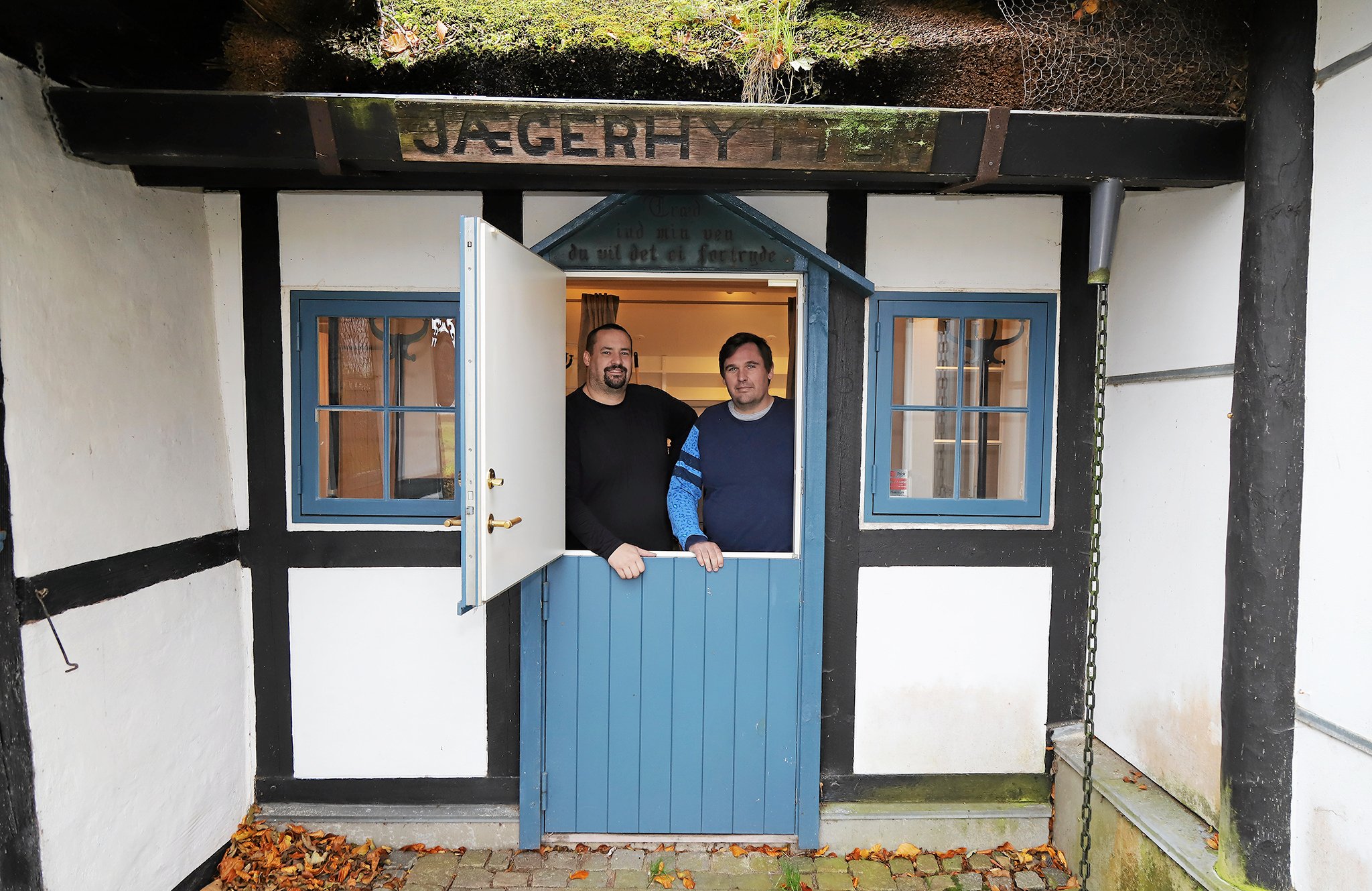 Jægerhyttens nye forpagter, Tommy Jørgensen (tv.), vil sammen med kokken Jacob Sejr bringe stedet tilbage til sin storhedstid.