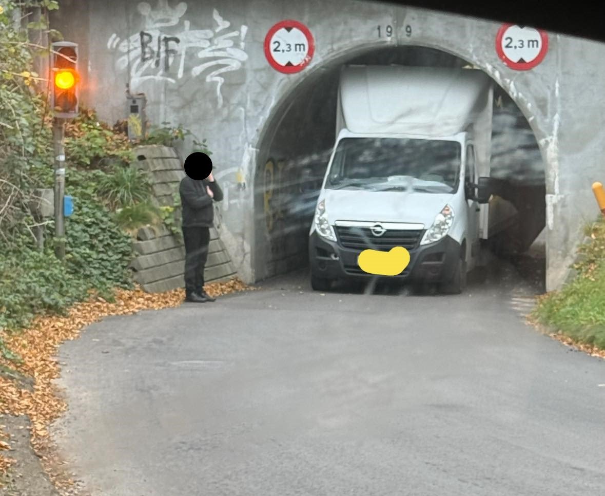 Torsdag var den gal igen. En kassevogn kilede sig fast i tunnelen i Vestergade i Viby. Det skulle ikke være mere end 14 dage siden, det sidst er sket.
