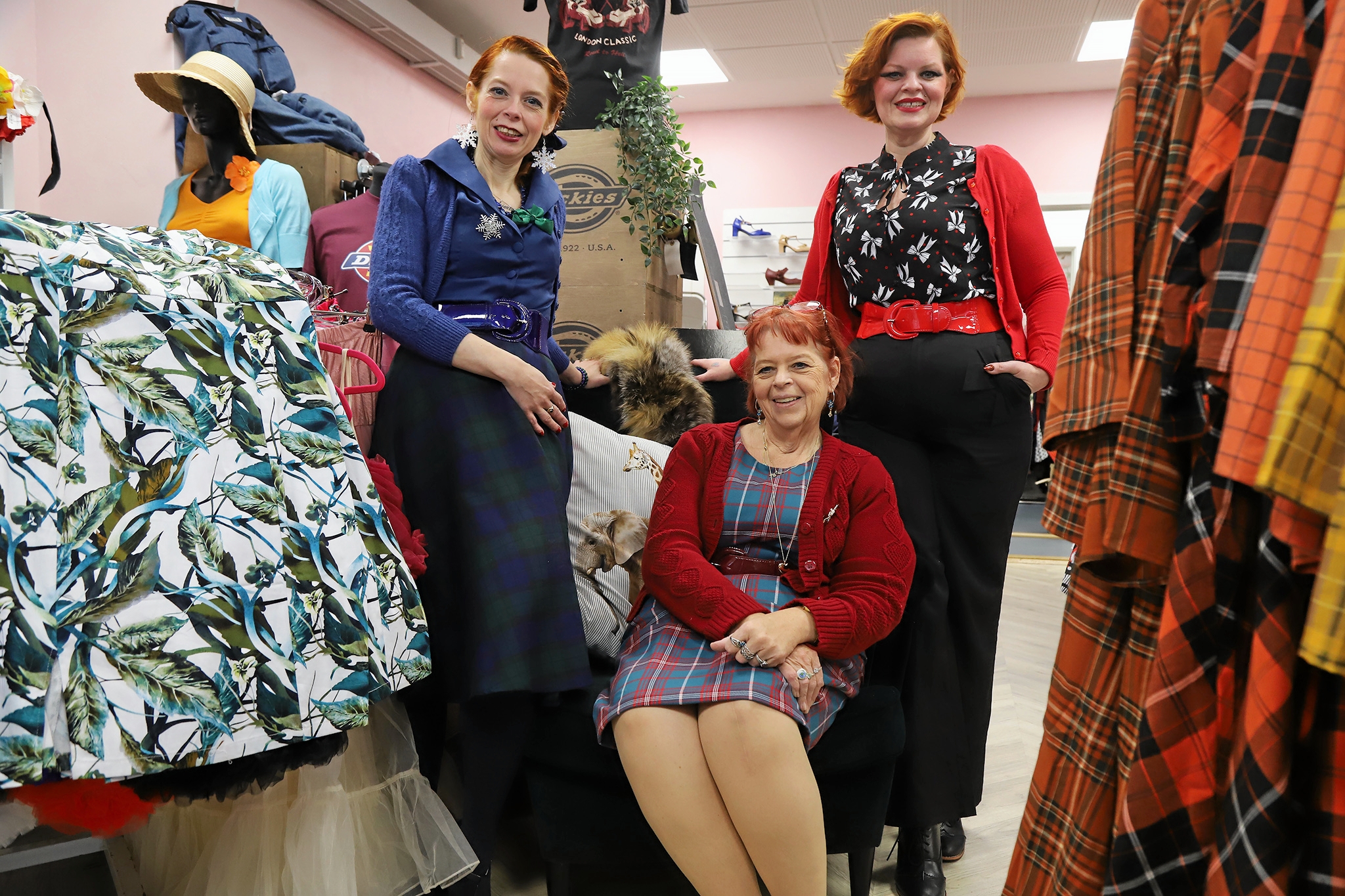 Lili-Marleen drives af søstrene Christina Helena Lehrmann (tv) og Marilyn Helena Lehrmann (th) og deres mor Ida Lehrmann. - Allan Nørregaard Lili-Marleen drives af søstrene Christina Helena Lehrmann (tv) og Marilyn Helena Lehrmann (th) og deres mor Ida Lehrmann.