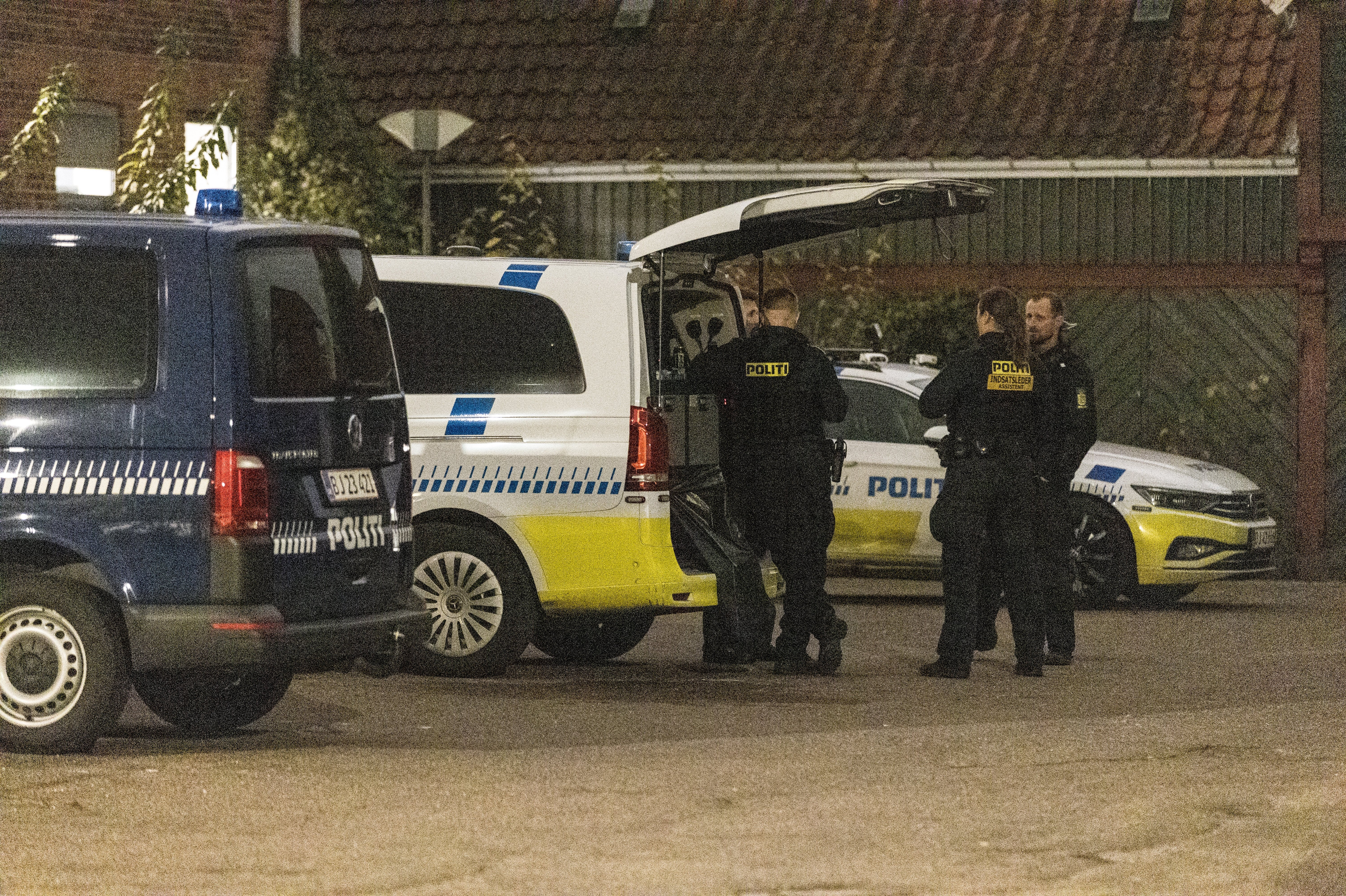 En politimand er torsdag blevet ramt af et vådeskud under en skydeøvelse i et træningsområde på Selsmosevej i Taastrup.