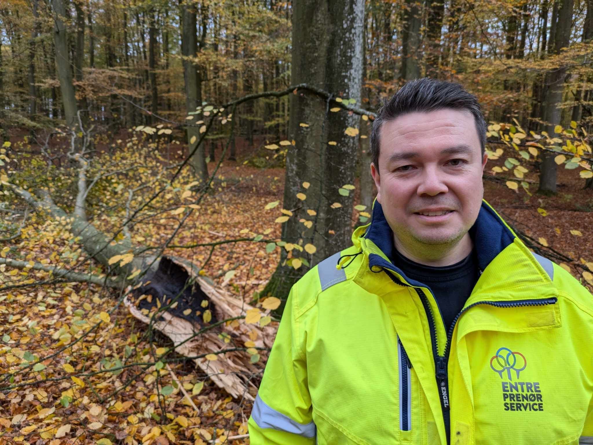 Mario Heuser, der er driftplanlægger i entreprenørservice i Slagelse Kommune, fortæller om det naturplejeprojekt, som lige nu er i gang i Korsør Lystskov.