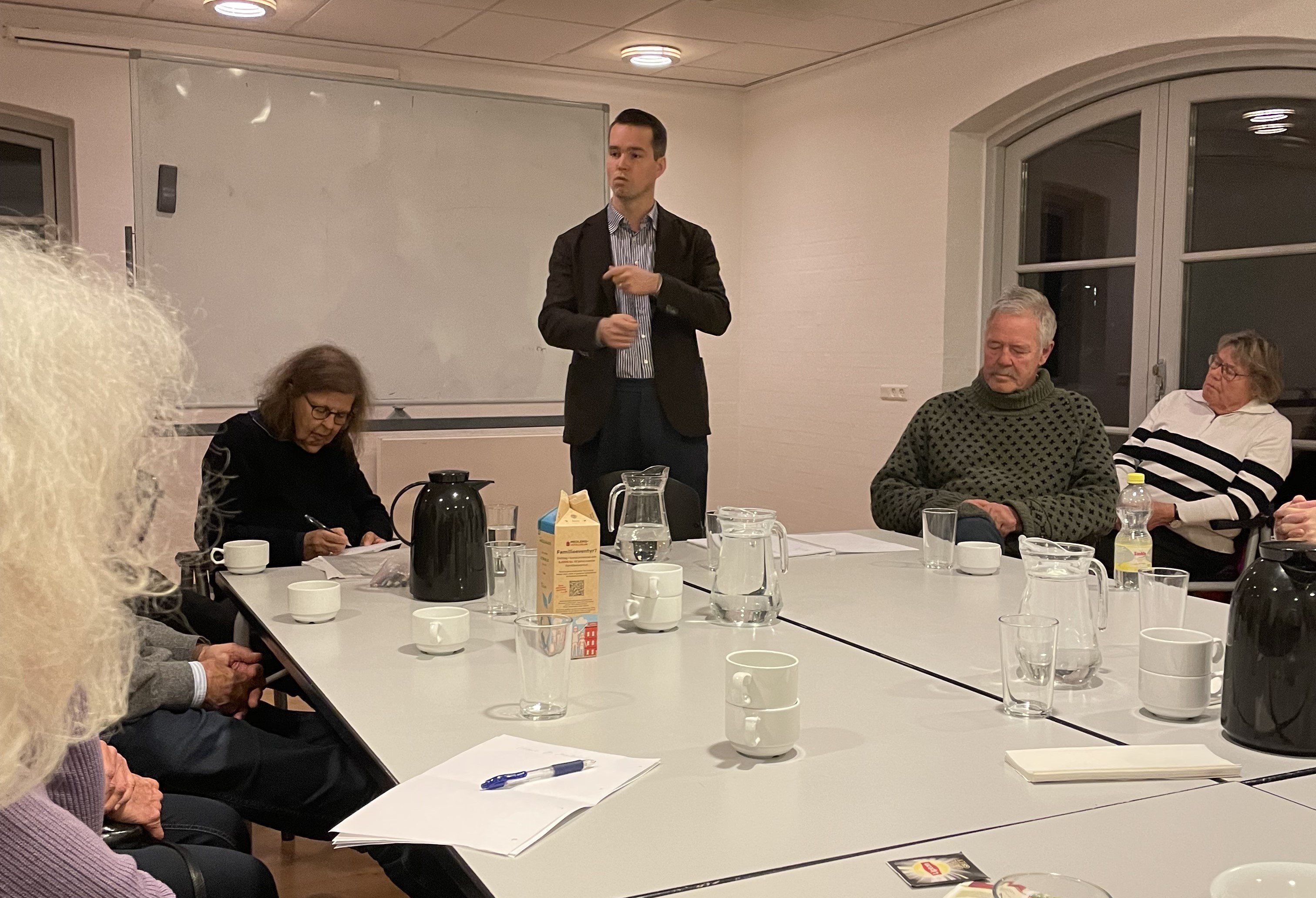 Emil U. Andersen havde onsdag 6. november inviteret til borgermøde om lukningen af Lillerød Skole.