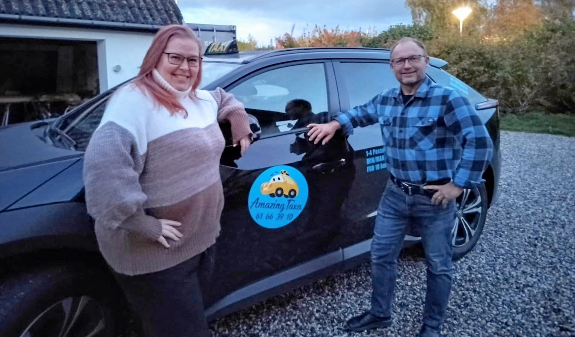 Chris og Carolineh Justif fra Amazin' Taxa i Faxe har købt Stevns Taxa af Henning Stich.