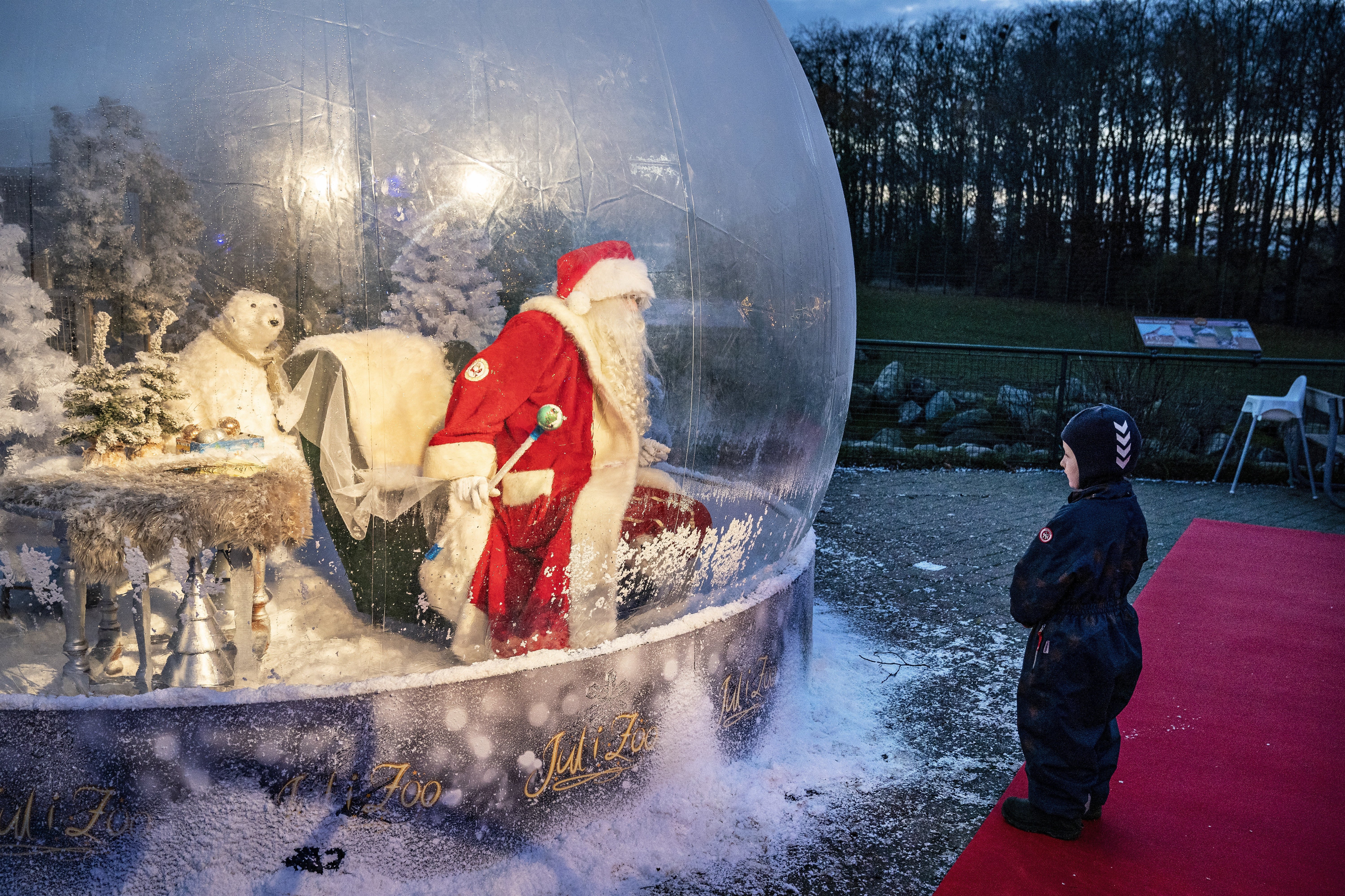 For et lille barn flyder fantasi og virkelighed sammen. Med alderen bliver grænserne mellem de to tydeligere, og som oftest er børn stoppet med at tro på julemanden, når de når otteårsalderen, fortæller psykolog Julie Aasbjerg Andersen. (Arkivfoto).