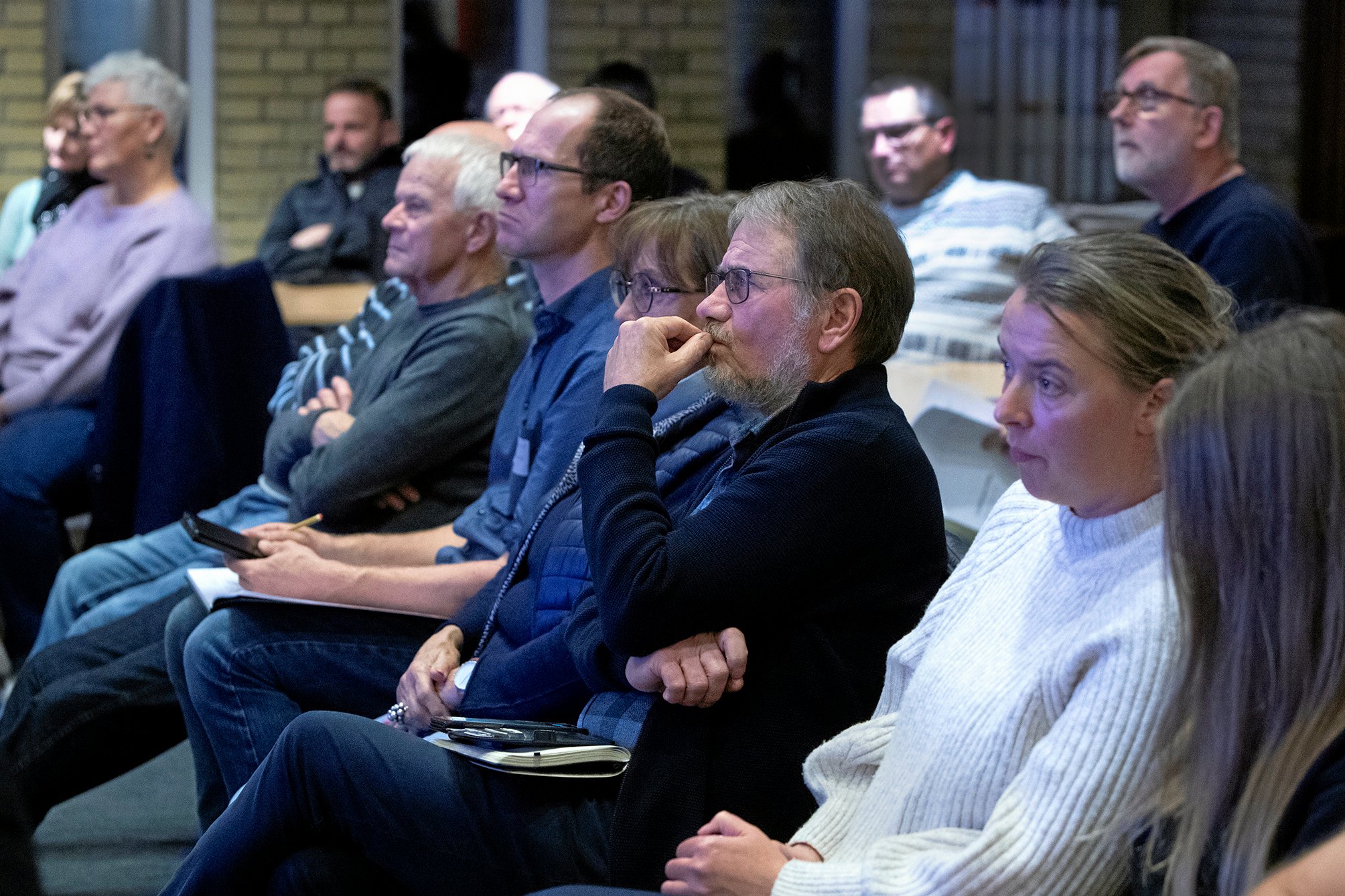 Tæt på 100 mennesker, inklusiv flere politikere, deltog i dialogmødet om tog og busser i Dianalund, hvor Lokaltog og Movia også var repræsenteret.