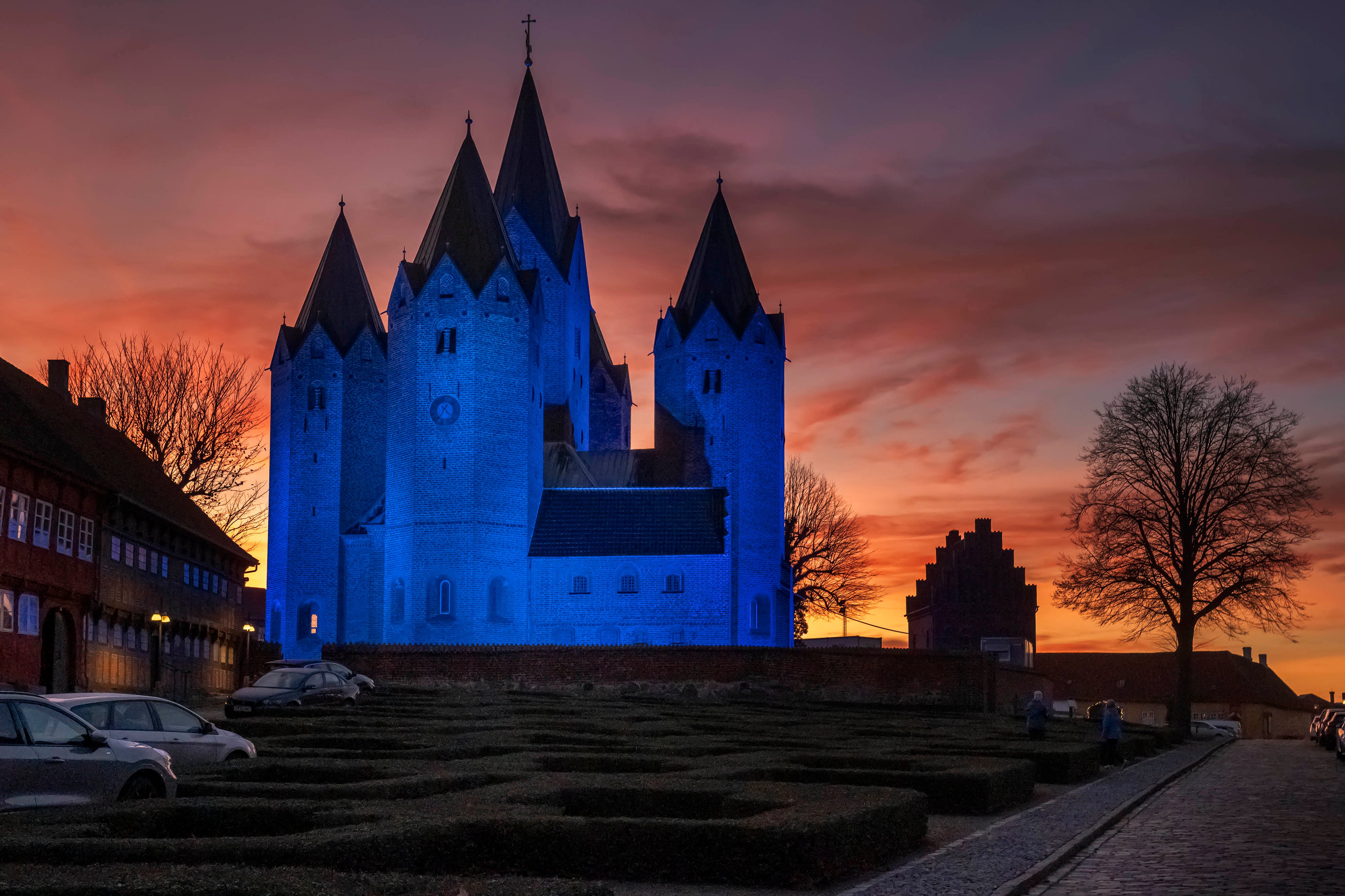 Vor Frue Kirke har tidligere været oplyst med blåt lys på World Diabetes Day. Henrik Petersson finder det usmageligt, at menighedsrådet i år forlangte en afgift, hvis der skulle have været blåt lys på kirken.