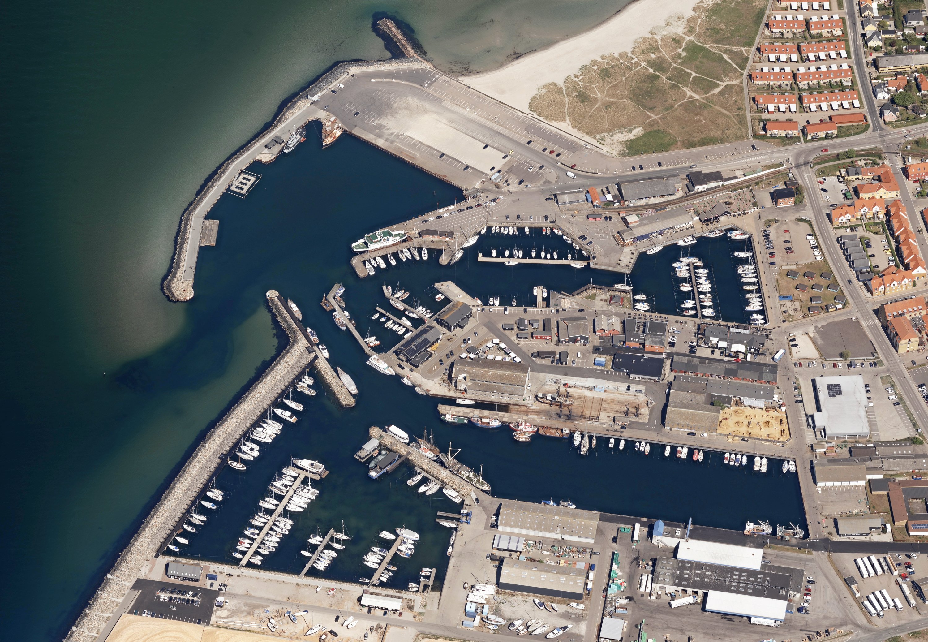 Havnens ejere har, efter lang tids arbejde med kortene ind til kroppen, fremlagt deres plan for havnen. Men hvor er kommunen i alt dette?, spørger Michelle Beldner