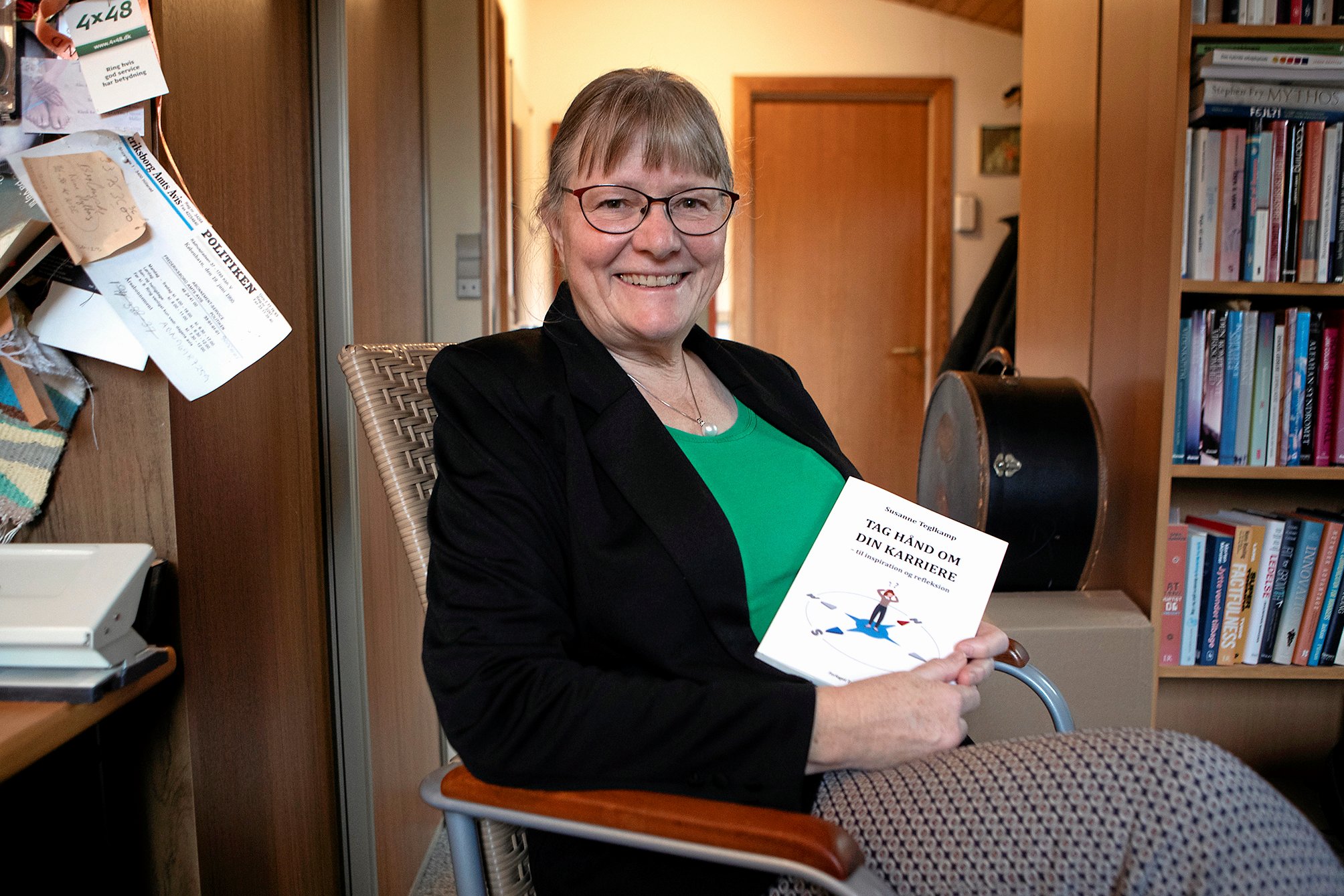 Susanne Teglkamp har både været kommunaldirektør, reserveofficer og ansat i rigsrevisionen. I dag skriver hun bøger om arbejdslivet, der giver stof til eftertanke.