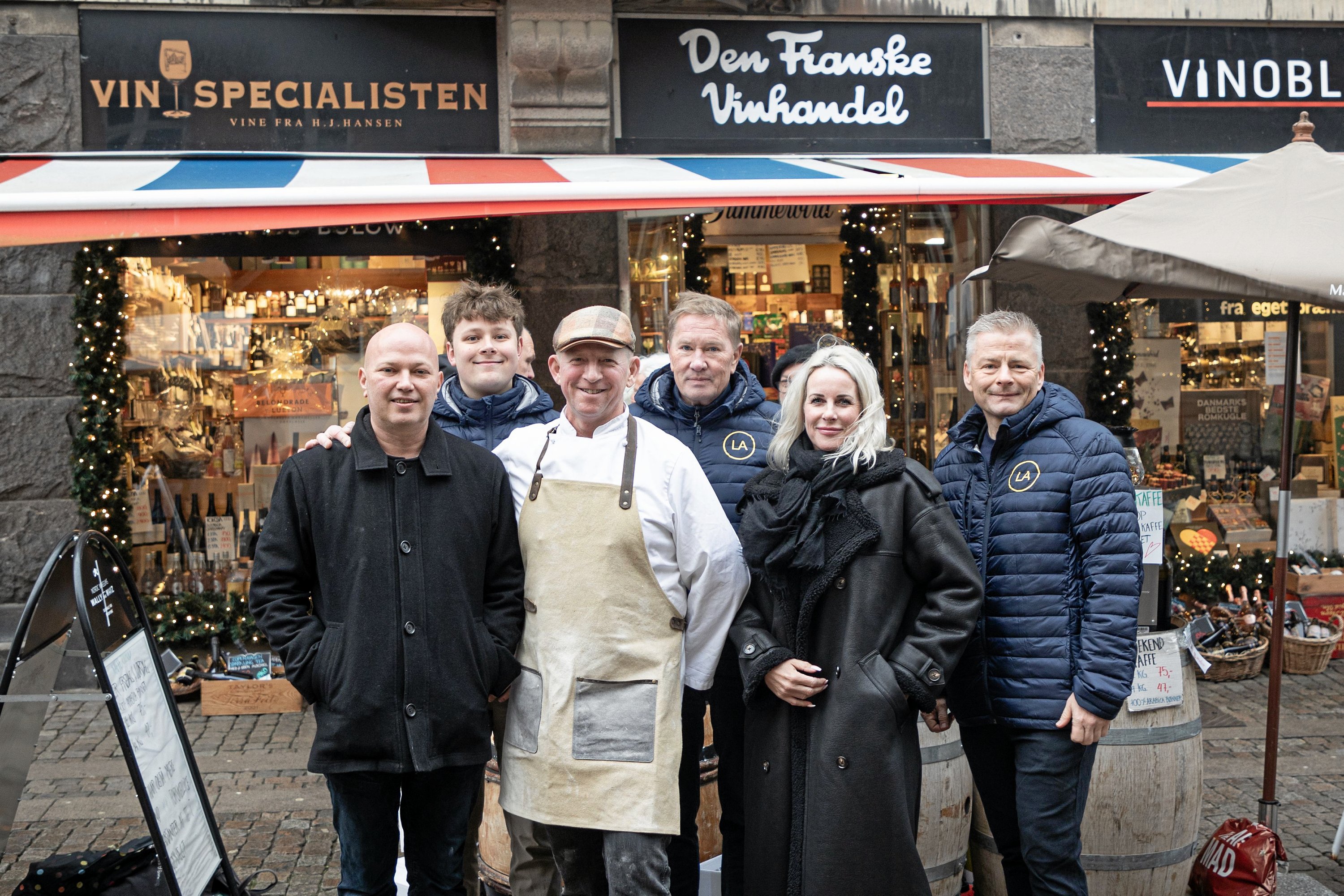 Fra venstre ses Ulrich Hald Kaagard fra Den Franske Vinhandel, Daniel Elmann (LA), Allan Caseus fra Caseus, Lars-Christian Brask (LA), ejendomsmægler Laura Heideby og Thomas Erringsø (LA).