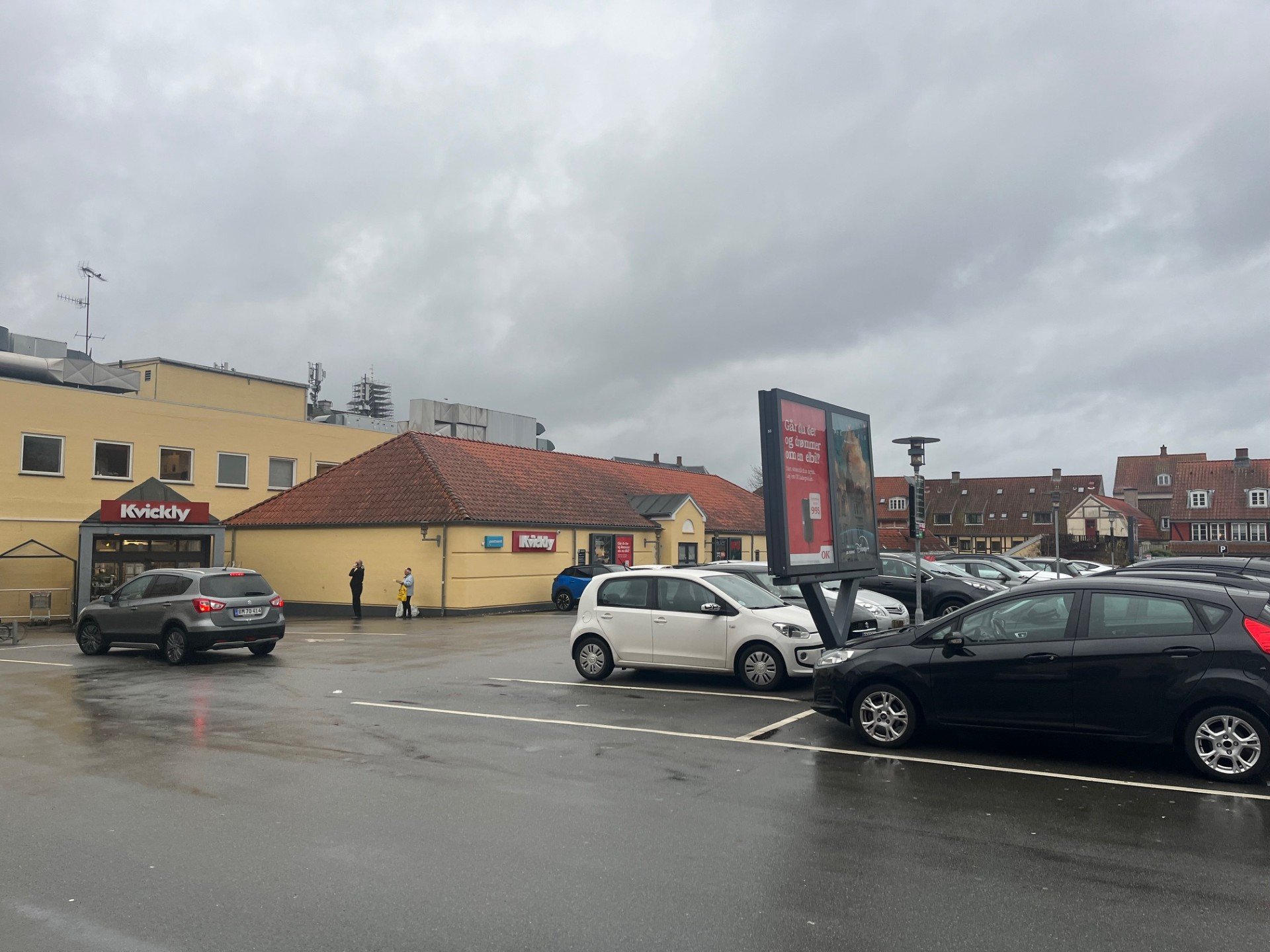 Denne parkeringsplads dannede ifølge anklageskriftet, der blev læst op i retten, scene for en bortførsel af en ung mand 29. januar i år. Men helt så enkelt var det ikke.