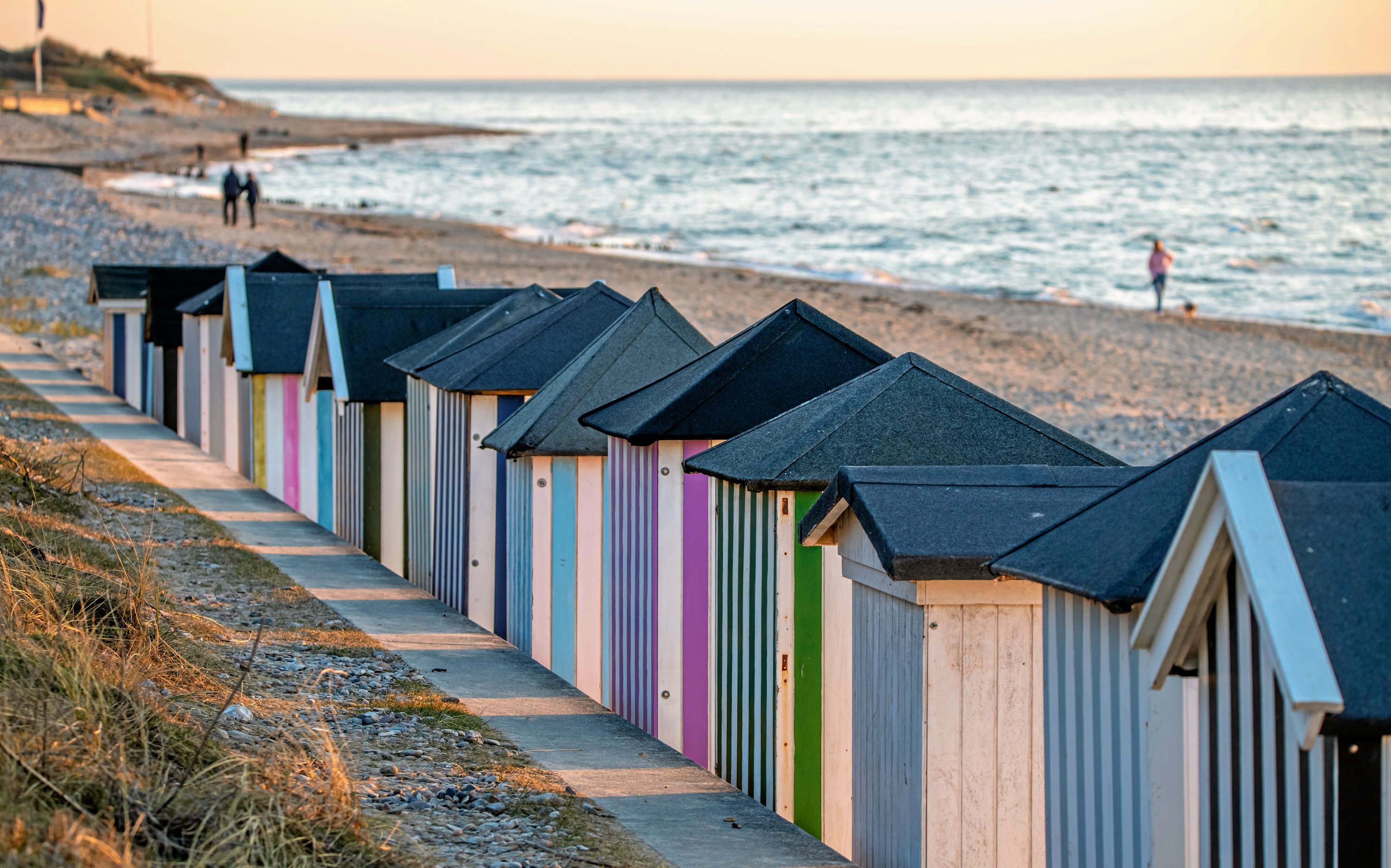 De farverige badehuse i Rågeleje er en af attraktionerne ved Nordkysten, som fremhæves i det amerikanske magasin, hvor Nordsjællands kyst kaldes en afslappet og charmerende stranddestination