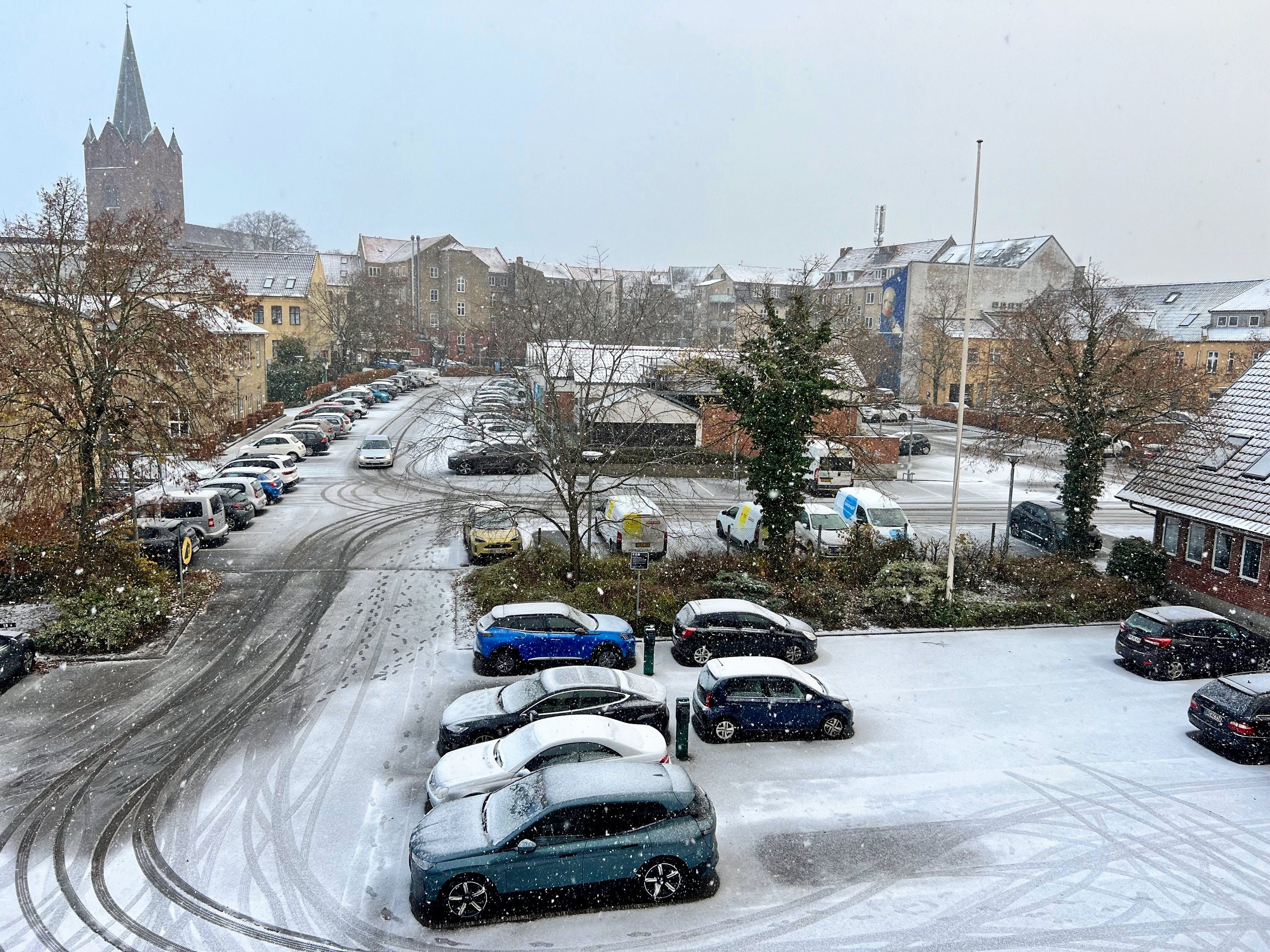 Der er snevejr på vej ifølge nye prognoser. Billedet her er fra sidste år, hvor sneen blandt andet ramte Slagelse.