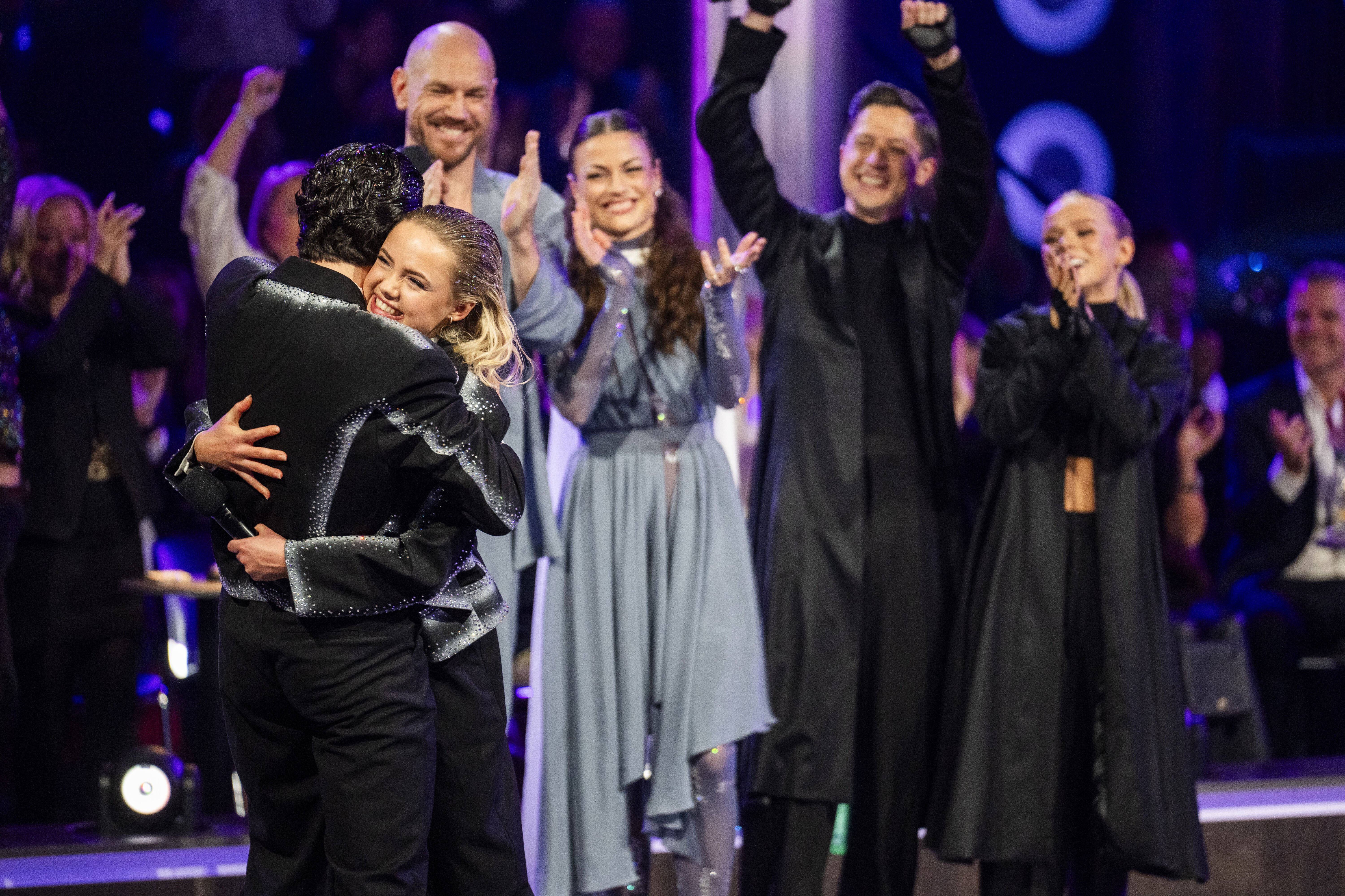 Anna Munch og Eugen Miu slog Badehotellet-stjernen Morten Hemmingsen og hans makker, Malene Østergaard, og TV 2-vært Rasmus Staghøj og hans dansepartner, Asta Björk, i Vild med dans-finalen.