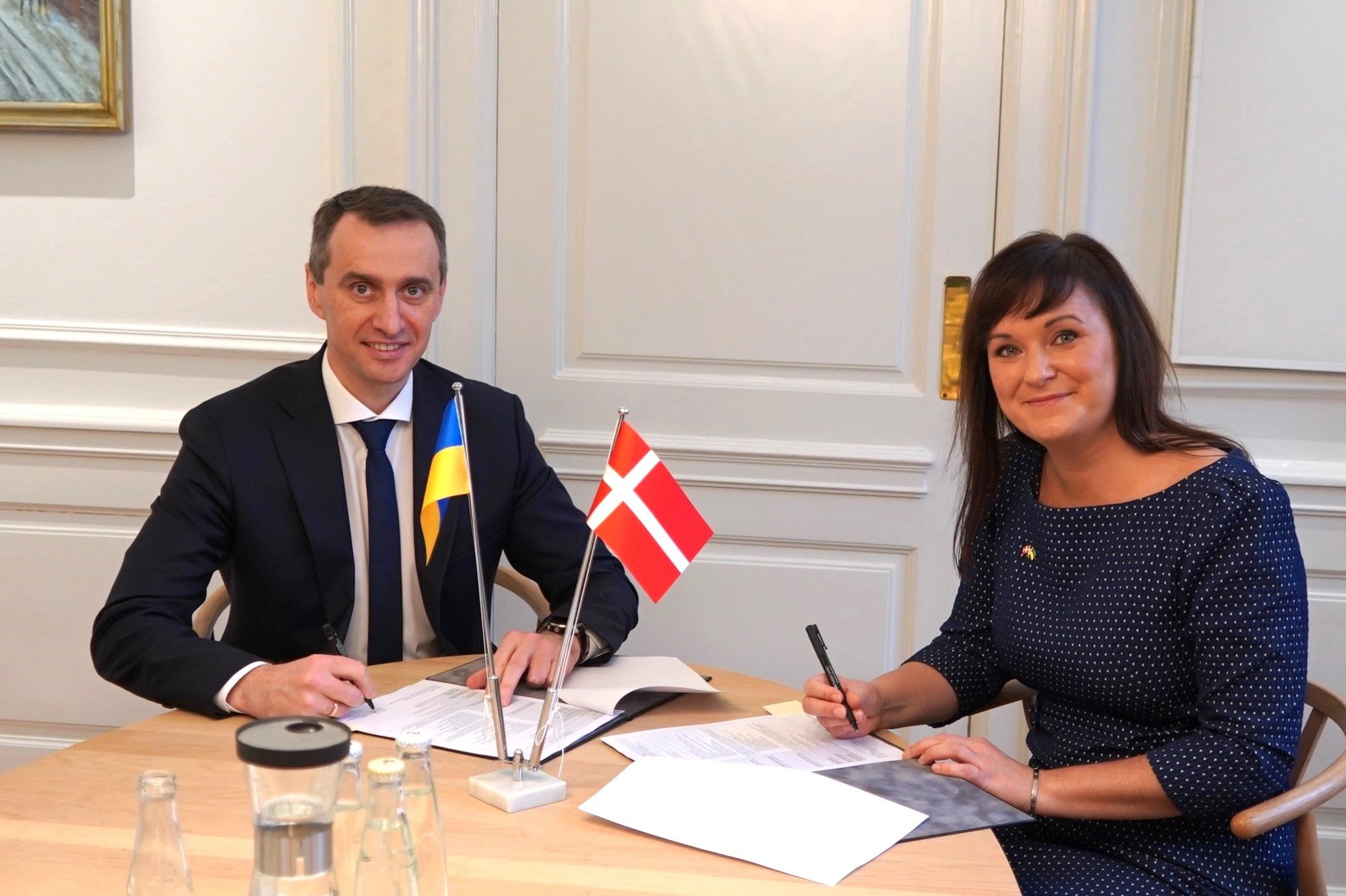 Indenrigs- og sundhedsminister Sophie Løhde (V) og Ukraines sundhedsminister, Viktor Liashko, skrev den 25. november under på en aftale, der skal støtte Ukraines sundhedsvæsen. Sammen besøgte de Rigshospitalet og børnehospitalet Mary Elizabeths Hospital.