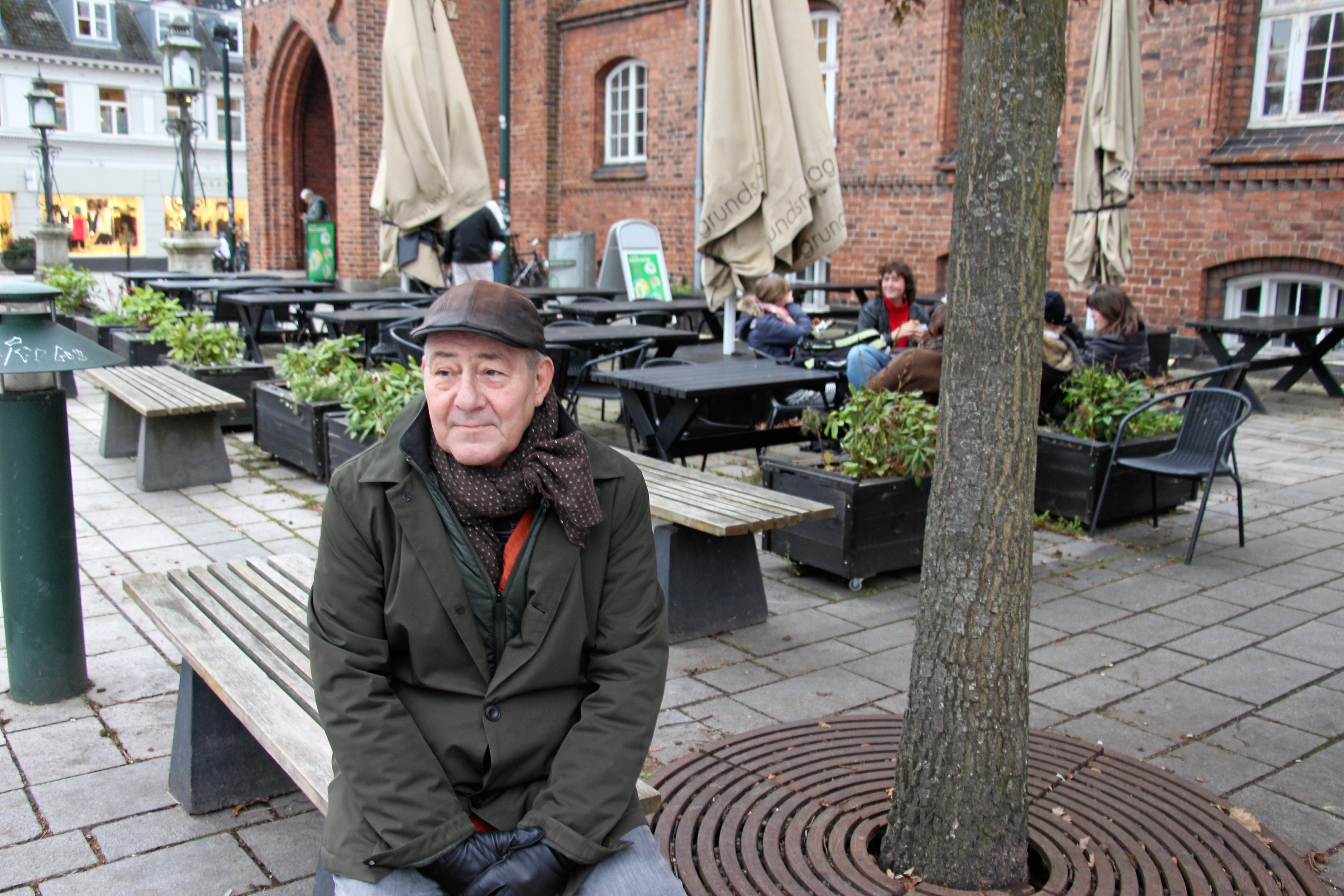 Joel Pless fra Hedehusene, 64 år: - Det ville være fint med et julemarked, men der kommer mange mennesker til Roskilde i forvejen, og jeg tænker ikke, at der er behov for at tiltrække flere. - Simon Rasmussen Joel Pless fra Hedehusene, 64 år: - Det ville være fint med et julemarked, men der kommer mange mennesker til Roskilde i forvejen, og jeg tænker ikke, at der er behov for at tiltrække flere.