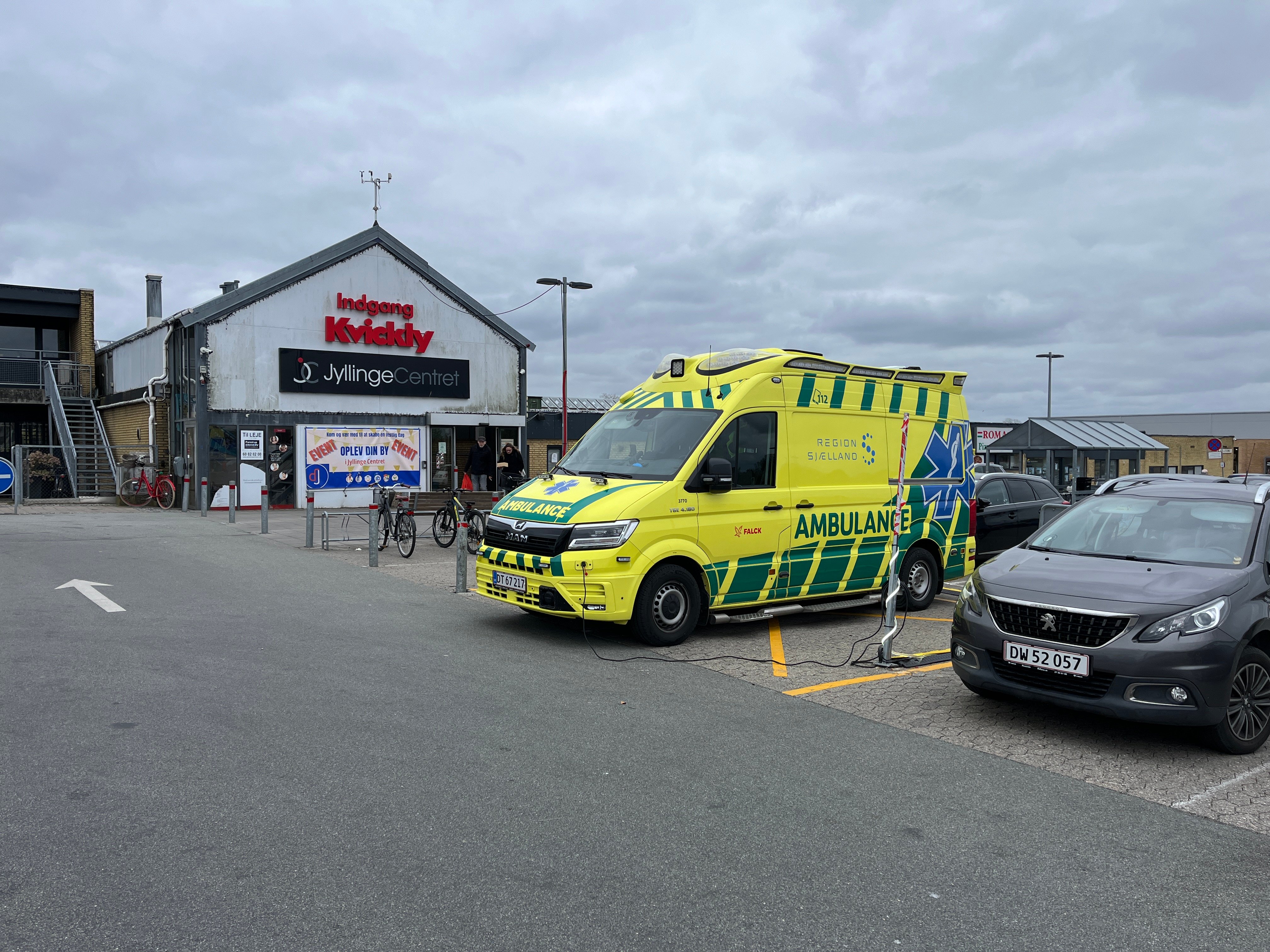 Sådan har folk i Jyllinge været vant til at se ambulancen. Nu holder den flyttedag.