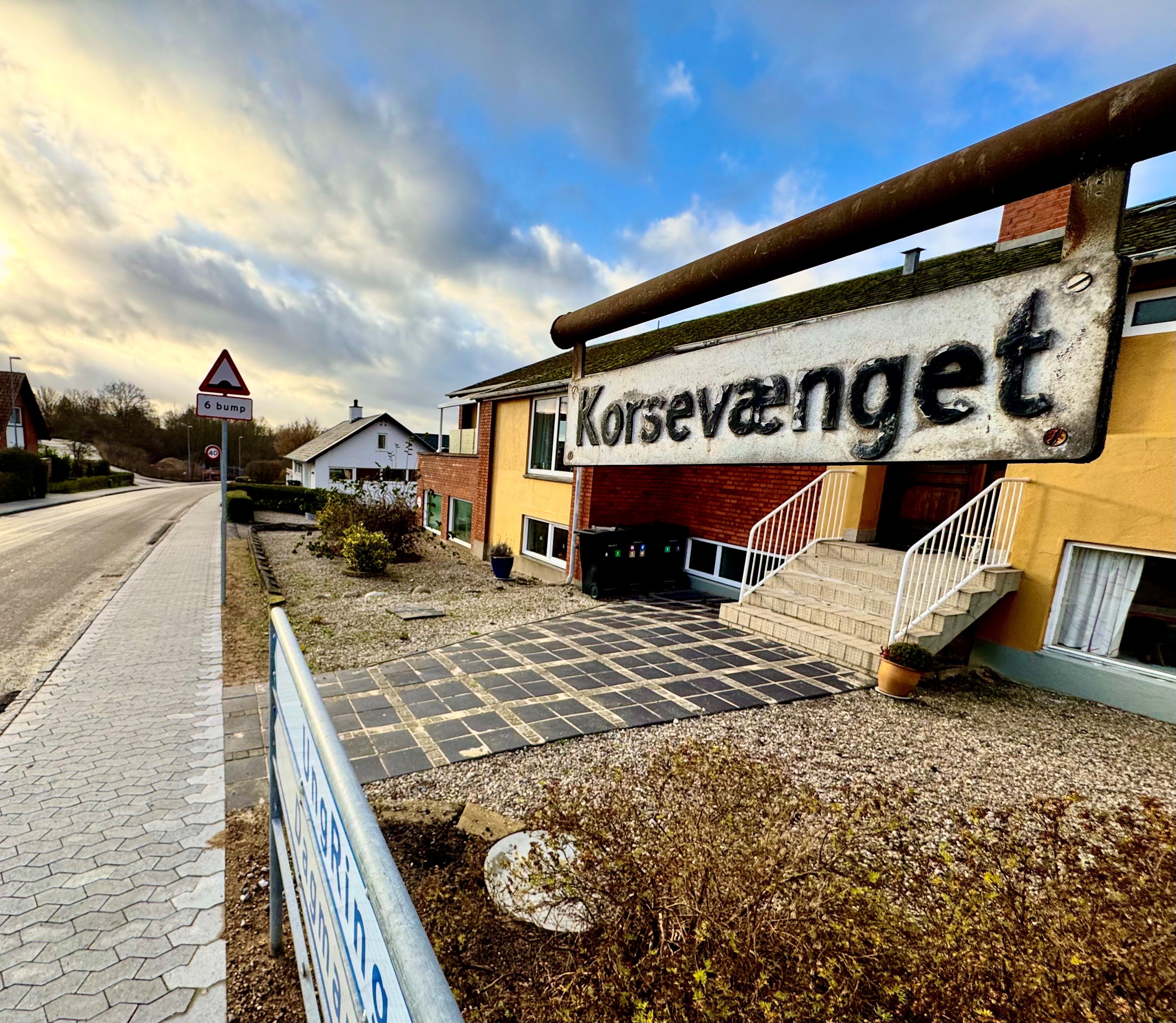 Korsevænget dannede rammen om en voldssag, som nu er lukket efter tre år.