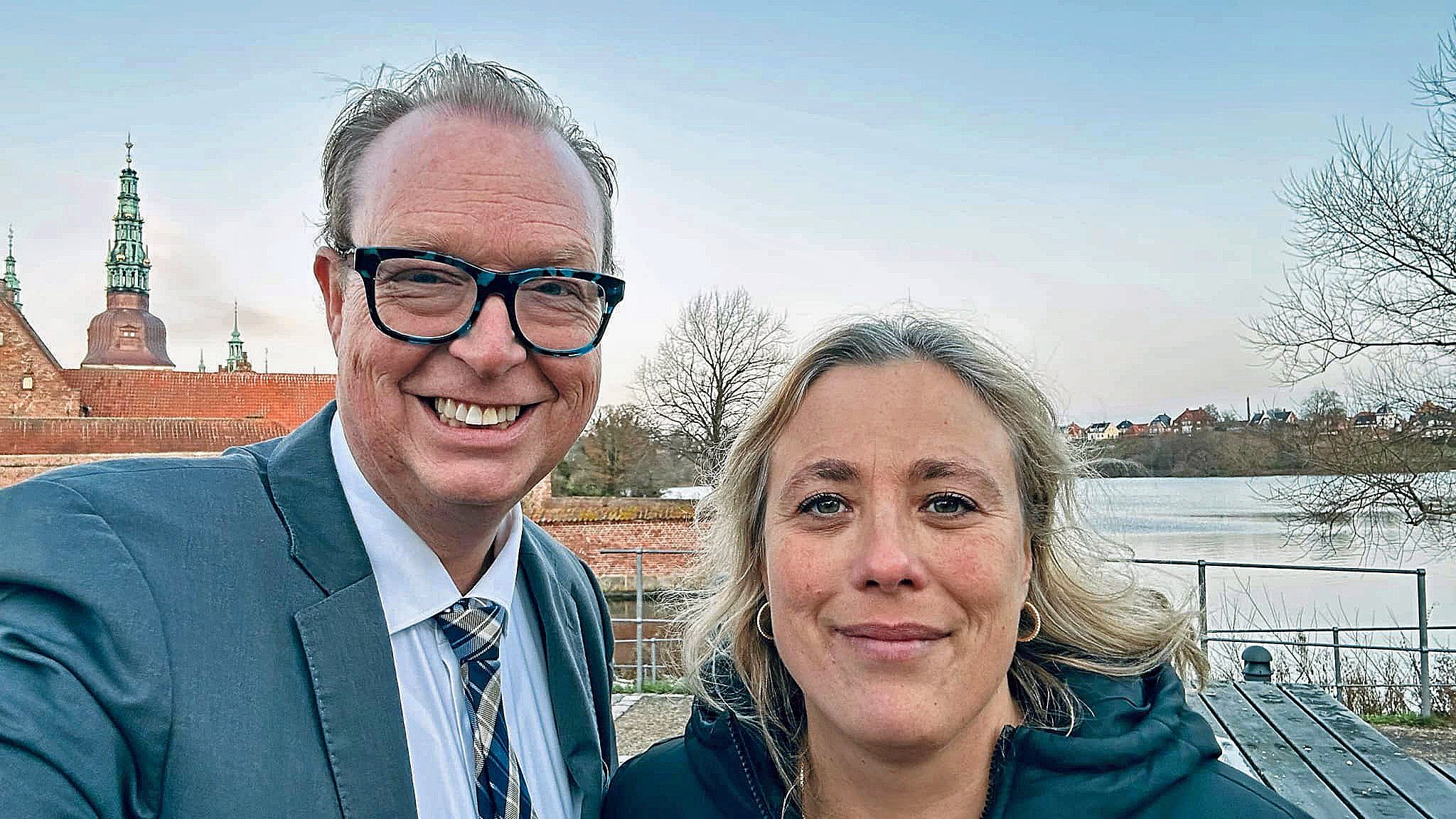 Det er første gang i år, at Dennis Tobiasen og Maja Petersen sammen inviterer fremmede til jul i Hillerød.
