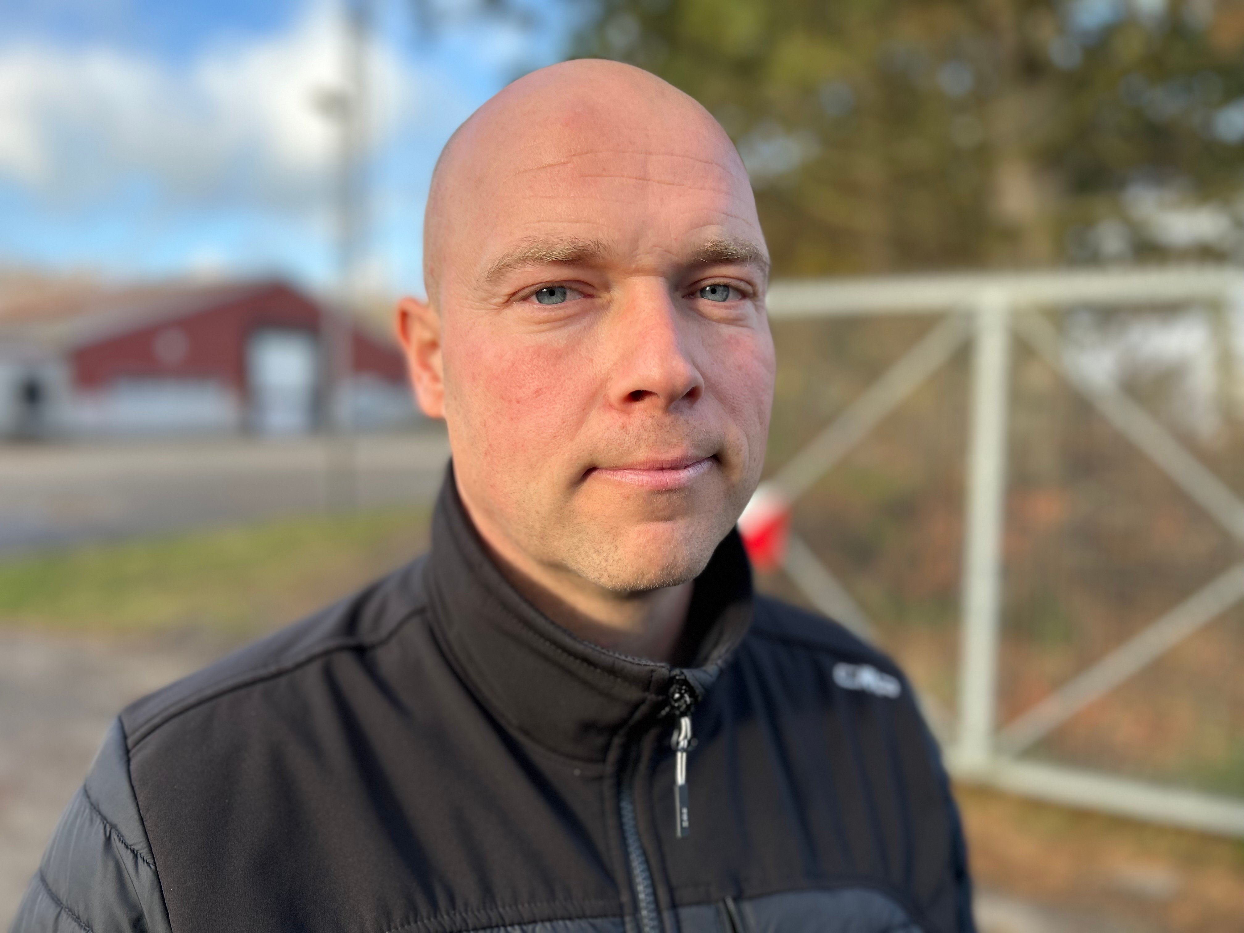 Tommy Krusegaard Jensen er far til to børn i SFO. Han er bekymret for, hvad det er for et SFO-tilbud, man vil lave, midt i et industrikvarter.