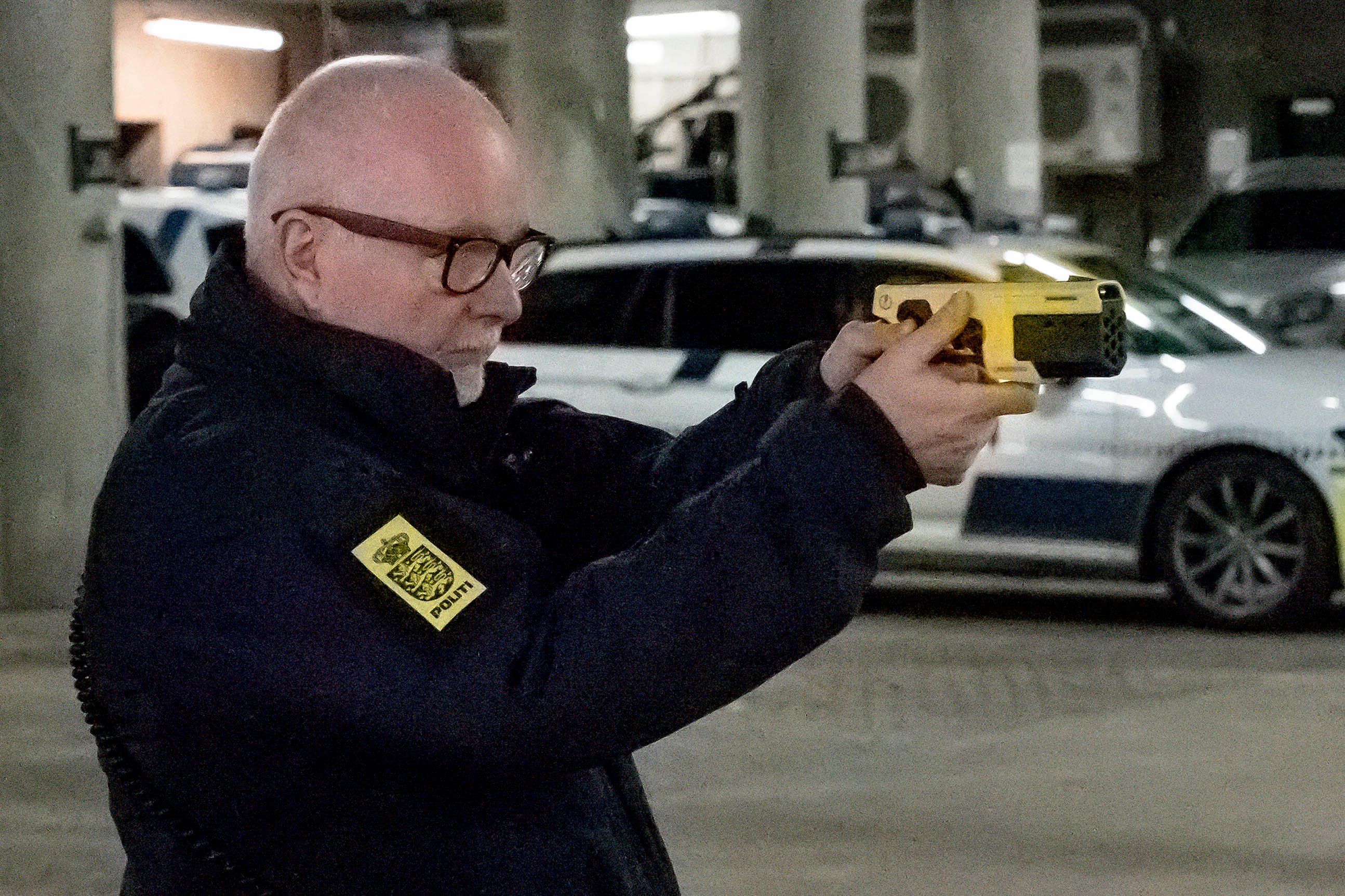 Strømpistolen skal altså advarer en person, der fremstår som en trussel over for politiet.