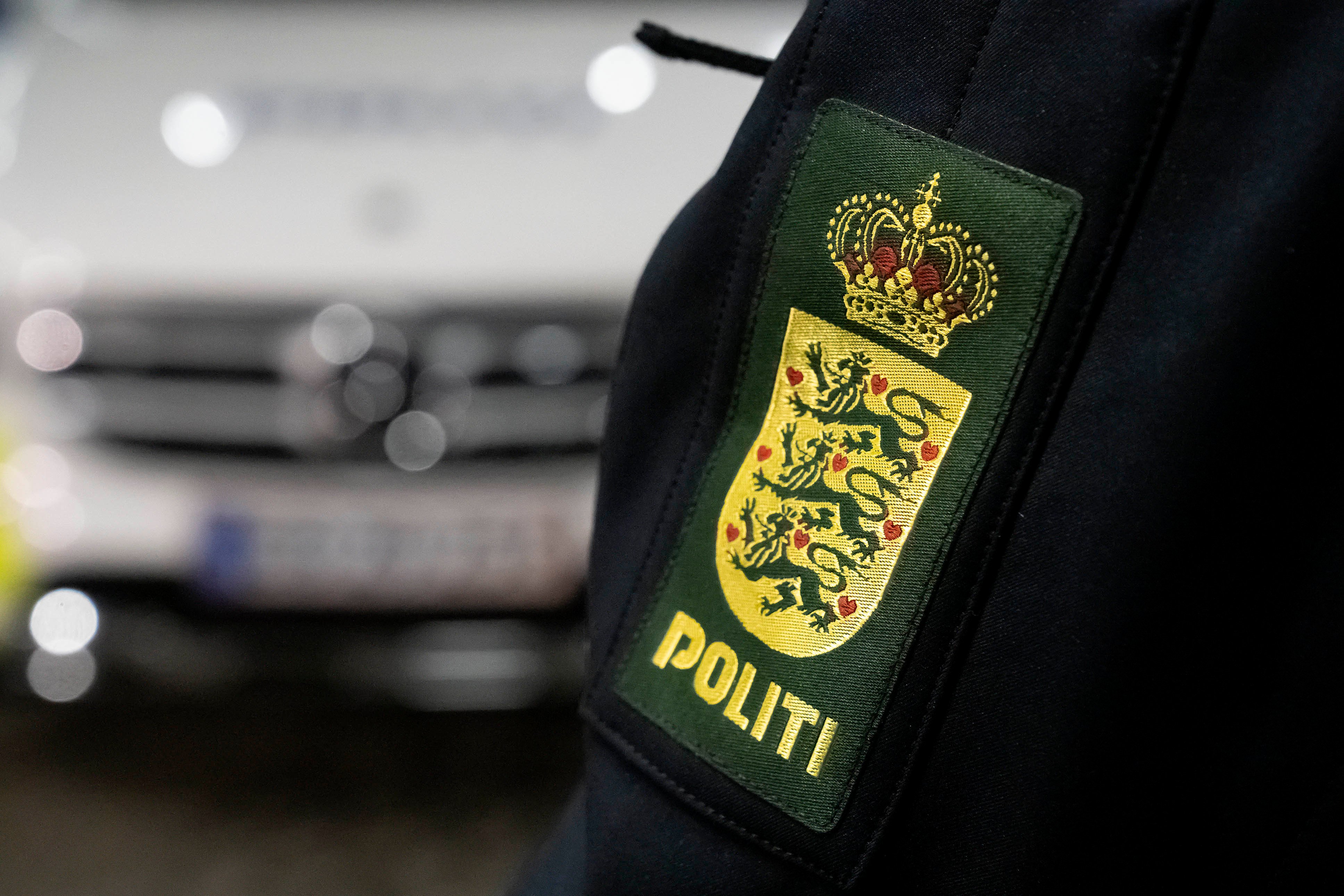 Politiet reagerede på en anmeldelse om flere biler med udenlandske nummerplader på en ejendom.