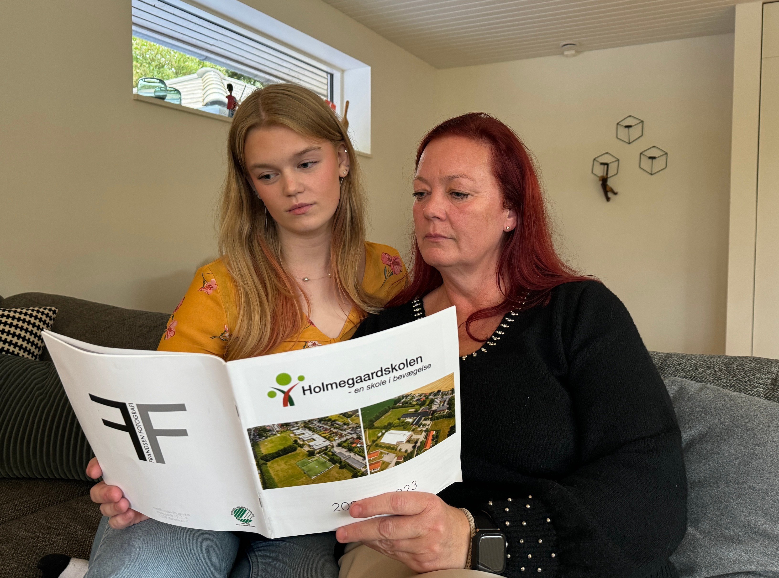 Mobningen i gymnasiet kan være vanskelig at opdage. Her er der Olivia (tv.) og hendes mor Sandra Brix Lerche (th.), der tidligere til Sjællandske Nyheder har fortalt åbent om, hvordan det føles at blive mobbet.
