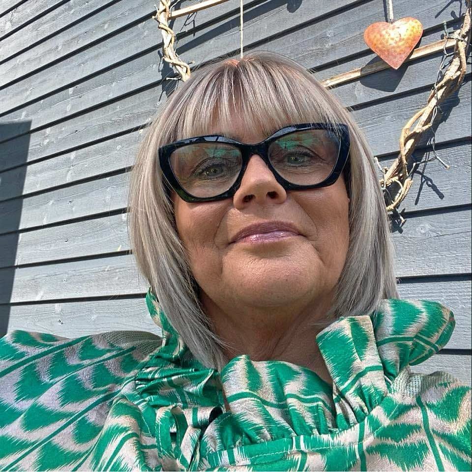 Anette Hendry (M) kommenterer på en gruppe fagforeningers opråb om for dyre boliger i Hillerød.