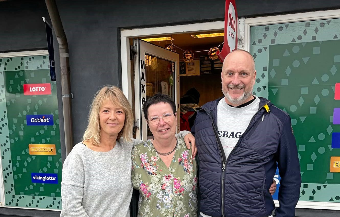 Årskiftet markerer samtidig skiftedag i havnekiosken. Merete Severinsen overdrager nøglerne til den nye indehaver Bo Andersen og den daglige leder Mette Ingversen