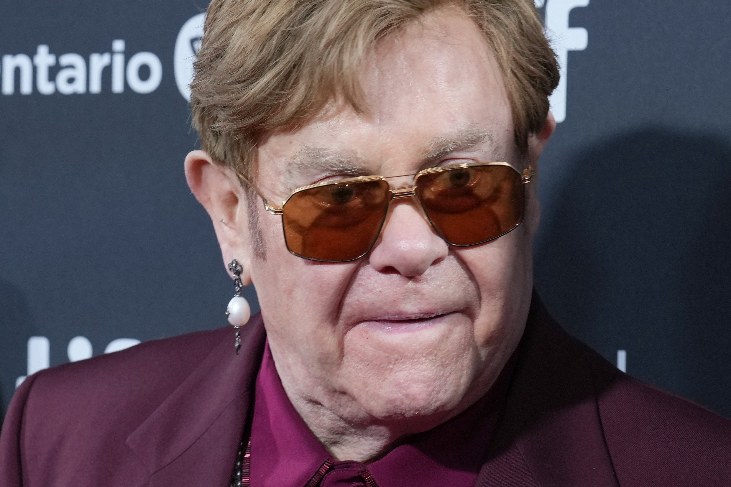 Elton John slog igennem med "Your Song" i 1970. Siden har han hittet med "Candle in the Wind", "I'm Still Standing" og "Rocket Man" og ikke mindst soundtracket til Disney-klassikeren "Løvernes konge", der rummer balladen "Can You Feel The Love Tonight". (Arkivfoto).