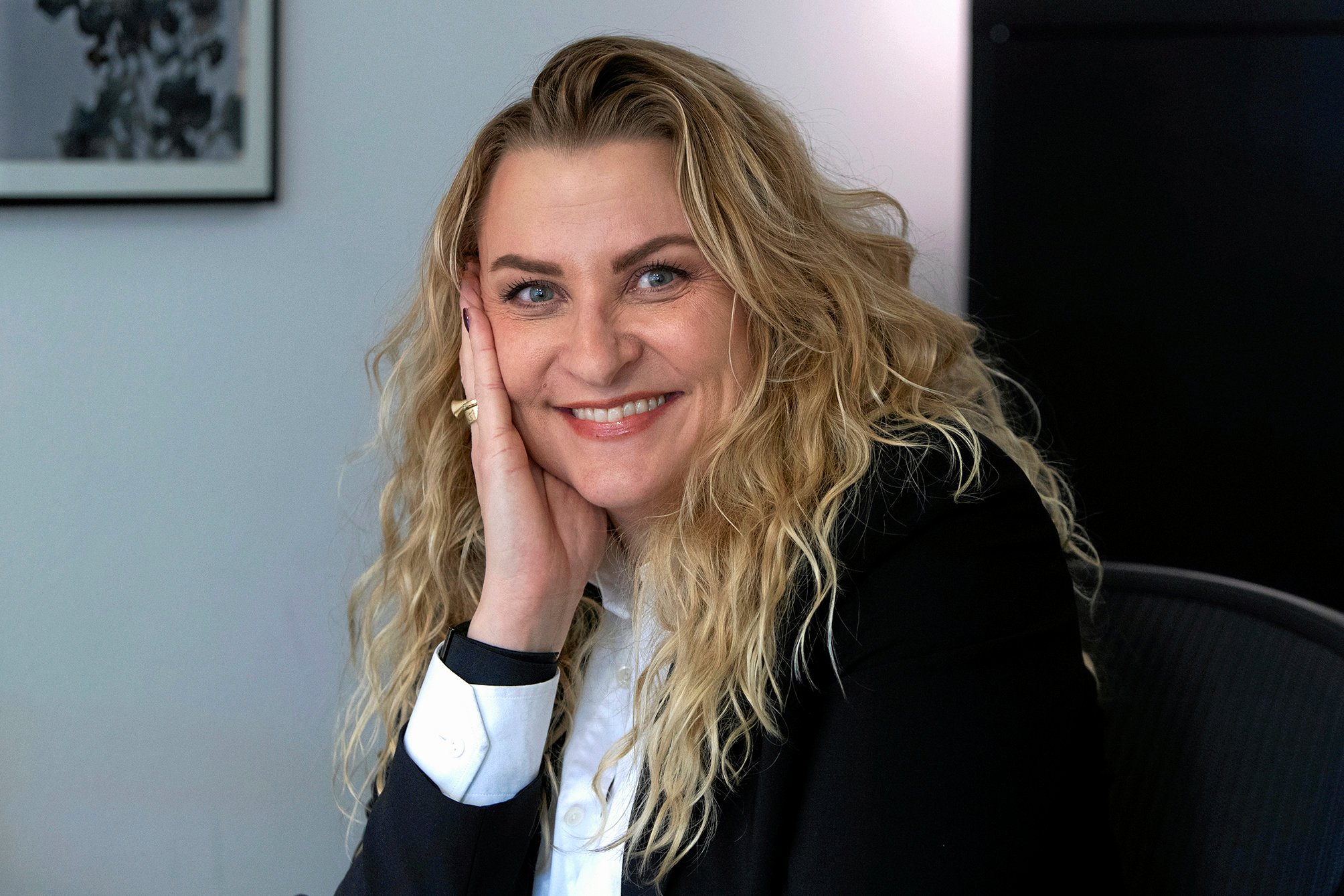 Mange tror, de er følelsesmæssigt stærke, når de holder følelserne i skak, men i virkeligheden risikerer de at miste kontakten til sig selv, skriver Julie Aasbjerg Andersen.