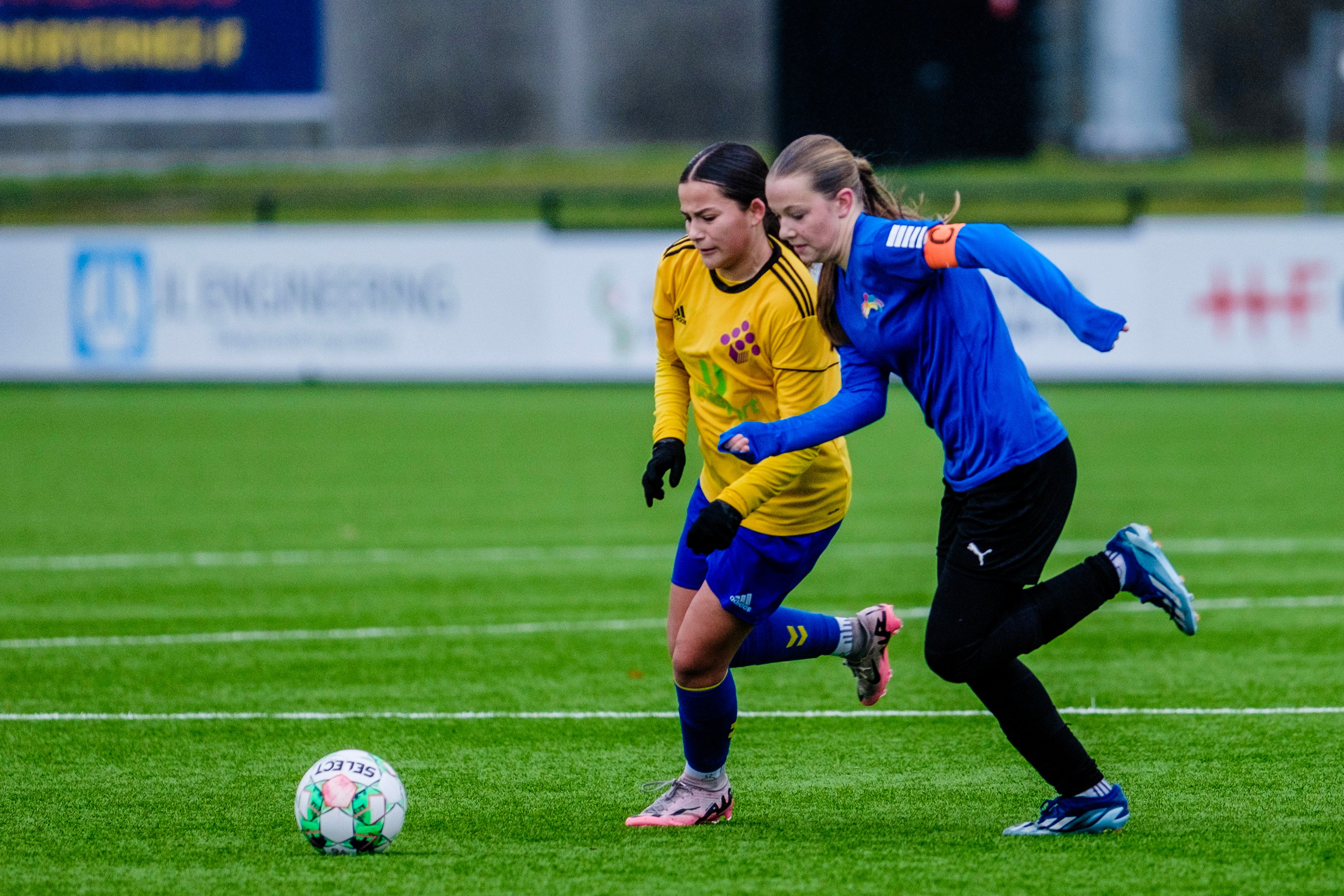 Både pigerne og drengene fra Brøndbyvester Skole er i kvartfinalerne i DBU's store skolefodboldturnering.