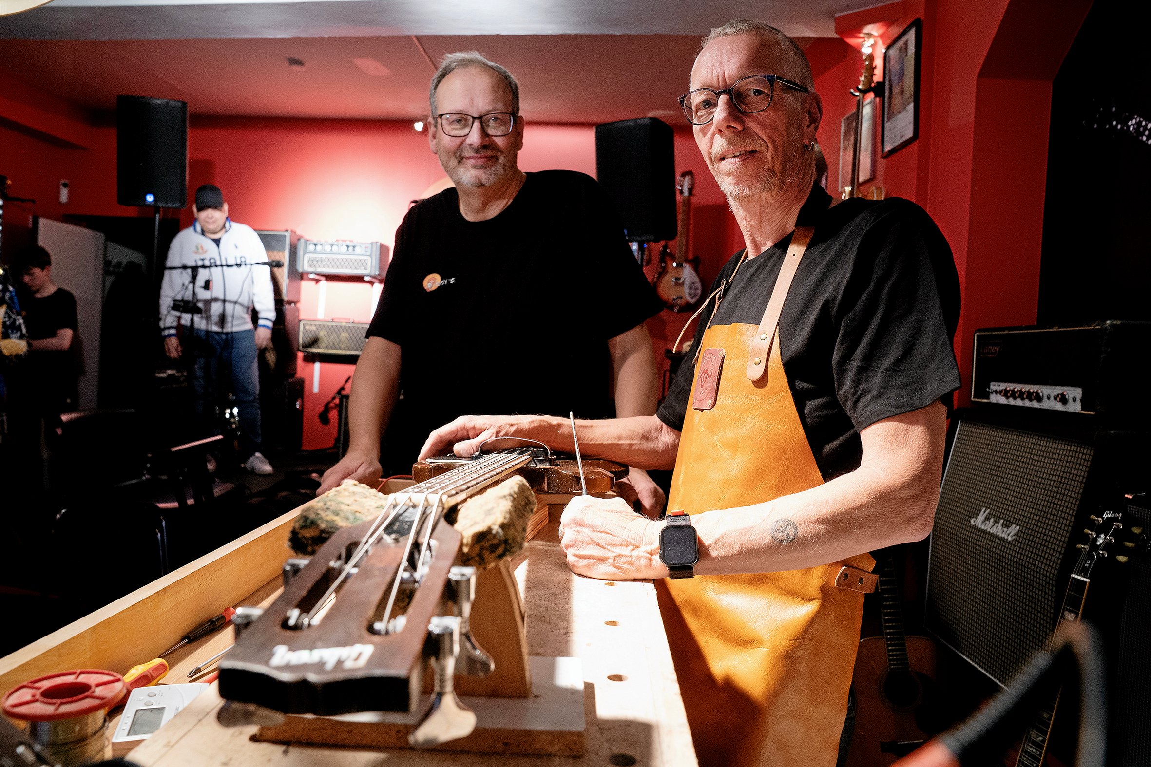 Roy's Music Exchange er navnet på byens musikbutik, stiftet af Karsten Vandrup og Henrik Lumholdt.
