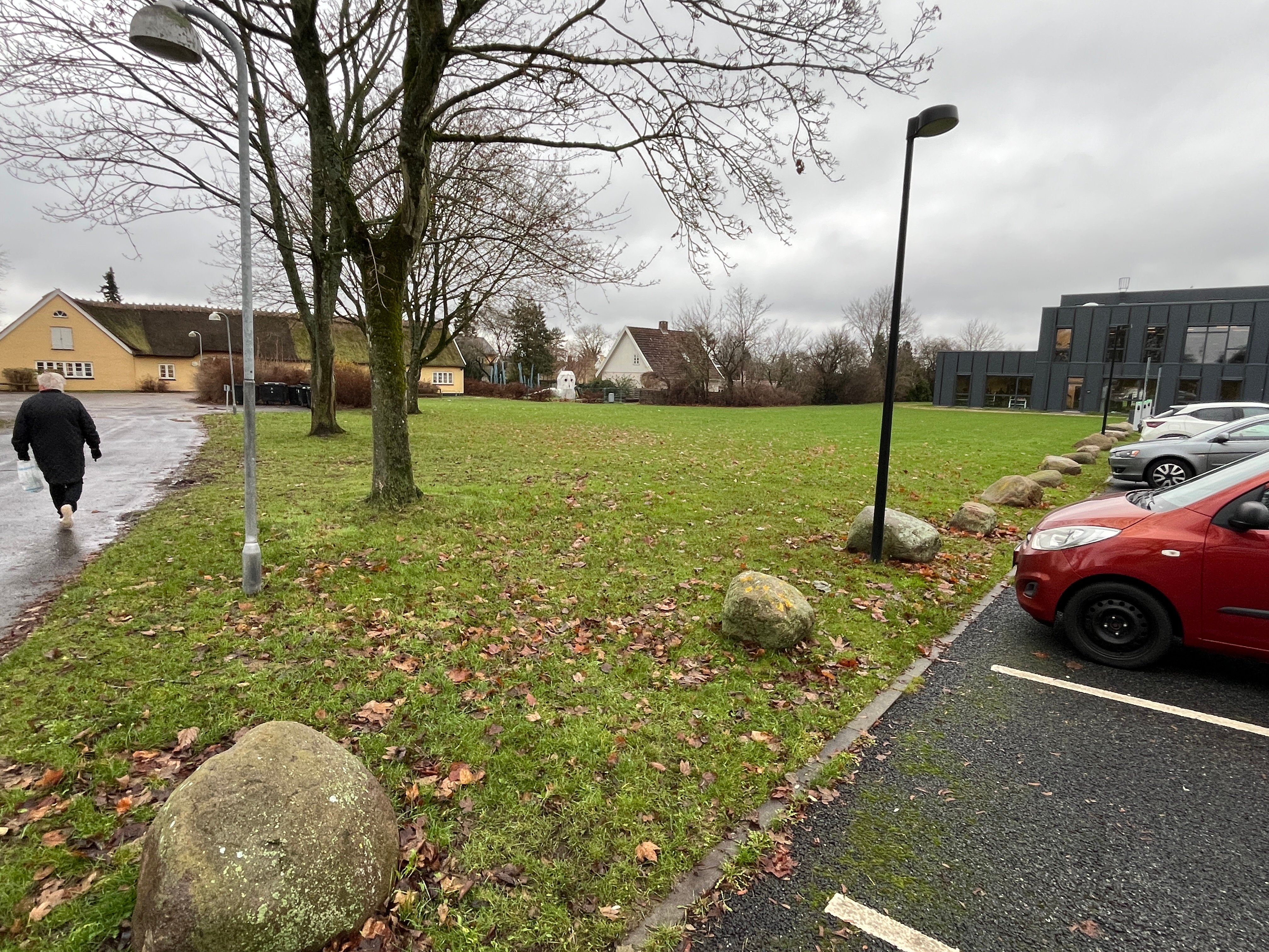 Nu skal der endelig ske noget med arealet mellem Jyllinge Bibliotek og Jyllingehallerne.