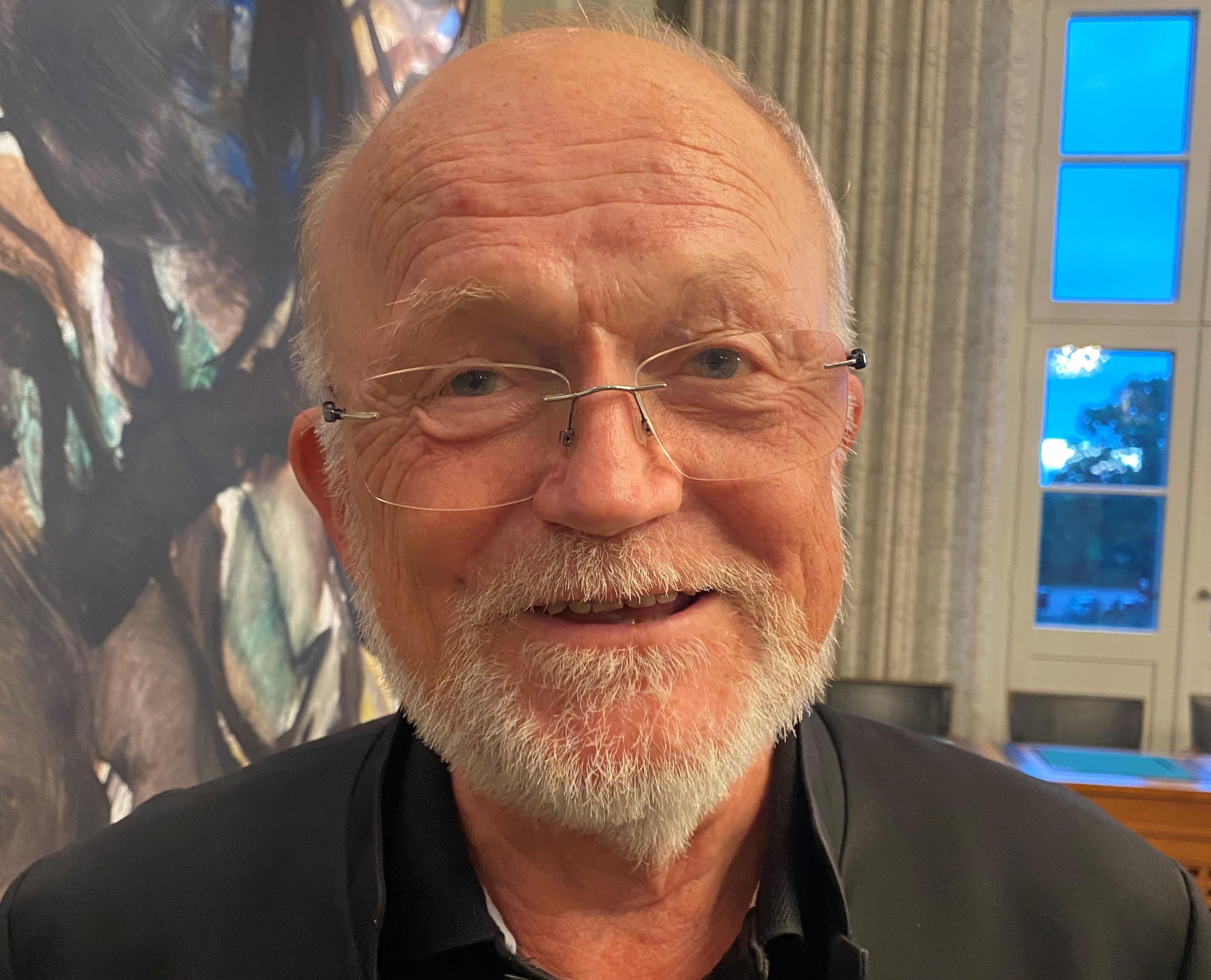 I stedet for at skamrose Michael Fenger, burde redaktøren kritisk undersøge demokratiets tilstand., skriver Frederik Dehlholm, spidskandidat for Enhedslisten i Gentofte,