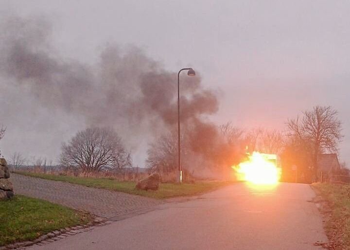 Minibus i flammer