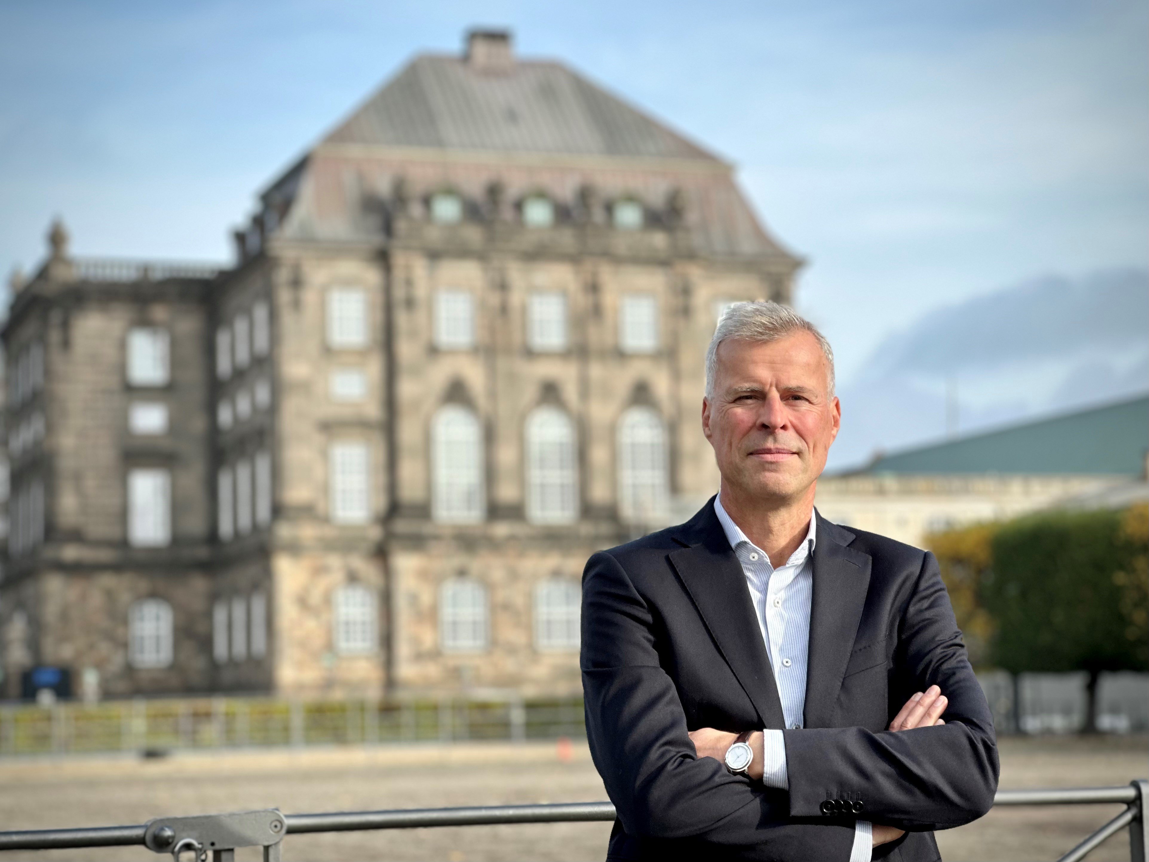 Thomas Larsen, der bl.a. skriver politiske analyser for Sjællandske Medier, fylder 60 år lige inden året rinder ud.