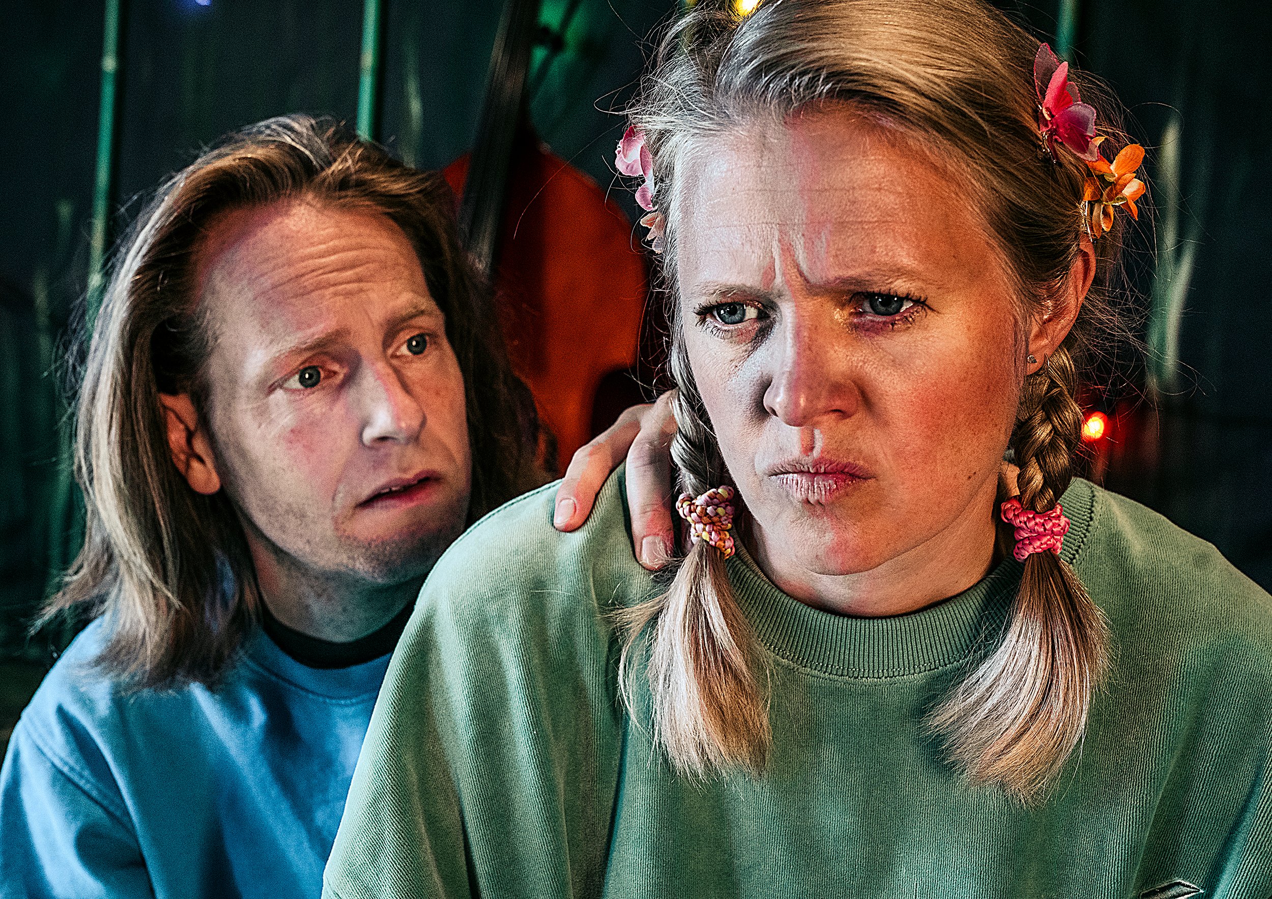 Skuespillerne Nina Marie Birk og Morten Klode på scenen i "Små, døde dyr".