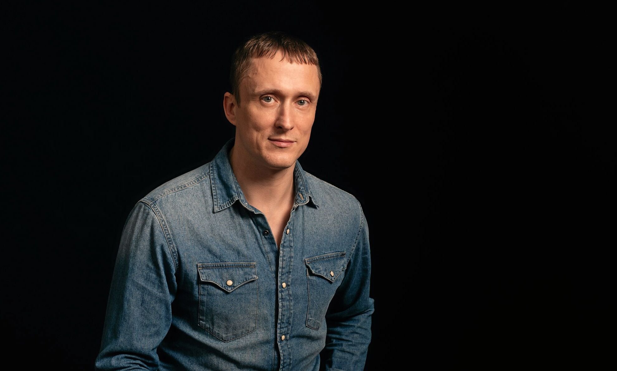 - Jeg zoomer ind på karakterer, som mange af os måske kender fra vores egen opvækst, siger Martin Ellermann.