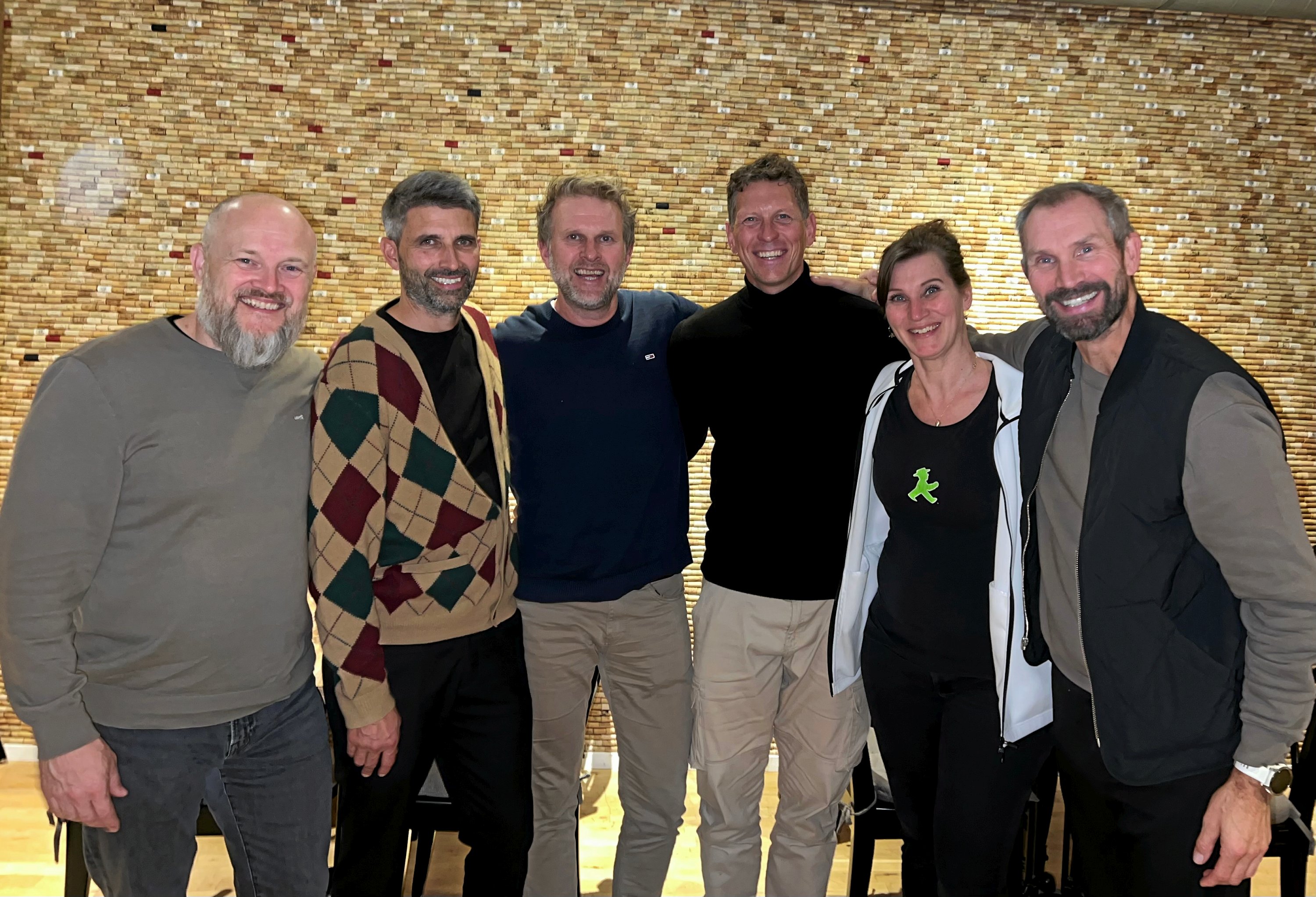 På billede ses fra venstre Jesper Ottosen, Jannich Thomsen, Lars Jannik Nielsen, Anders Skjold Jensen, Jo Abildhauge og Mark Abildhauge. De ejer nu sammen FysioDanmark Køge.