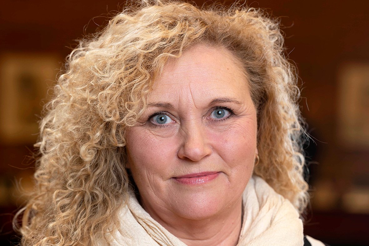 Annelise Madsen er medlem af byrådet i Ishøj Kommune for partiet Ishøj Demokraterne.