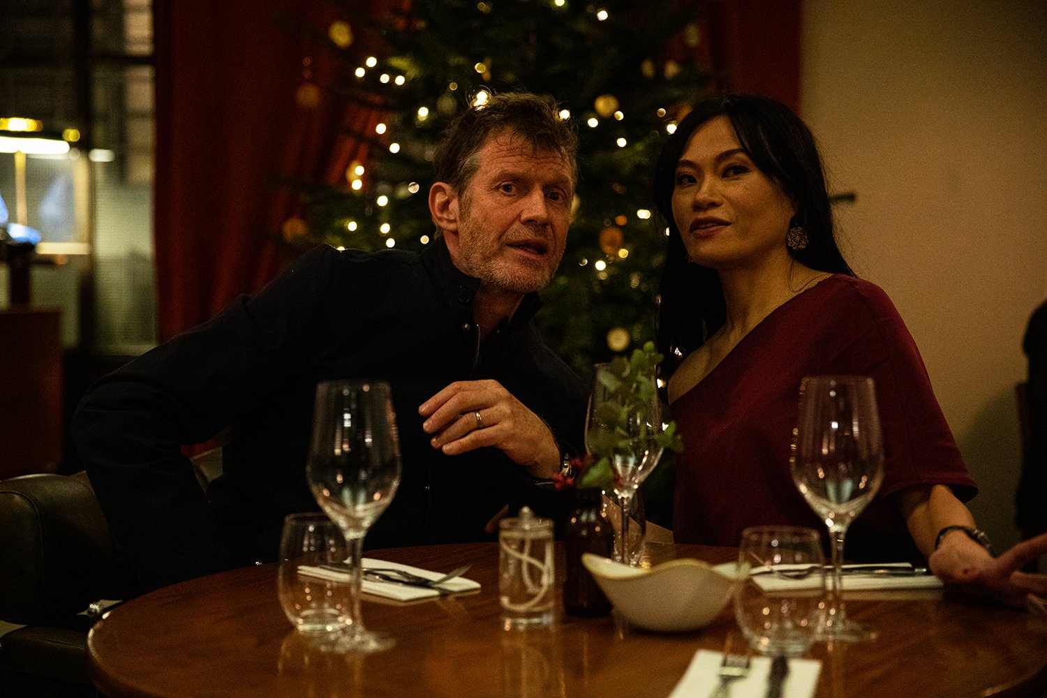 Filmen varer kun halvanden time og foregår udelukkende på den eksklusive restaurant Jones & Sons i London.