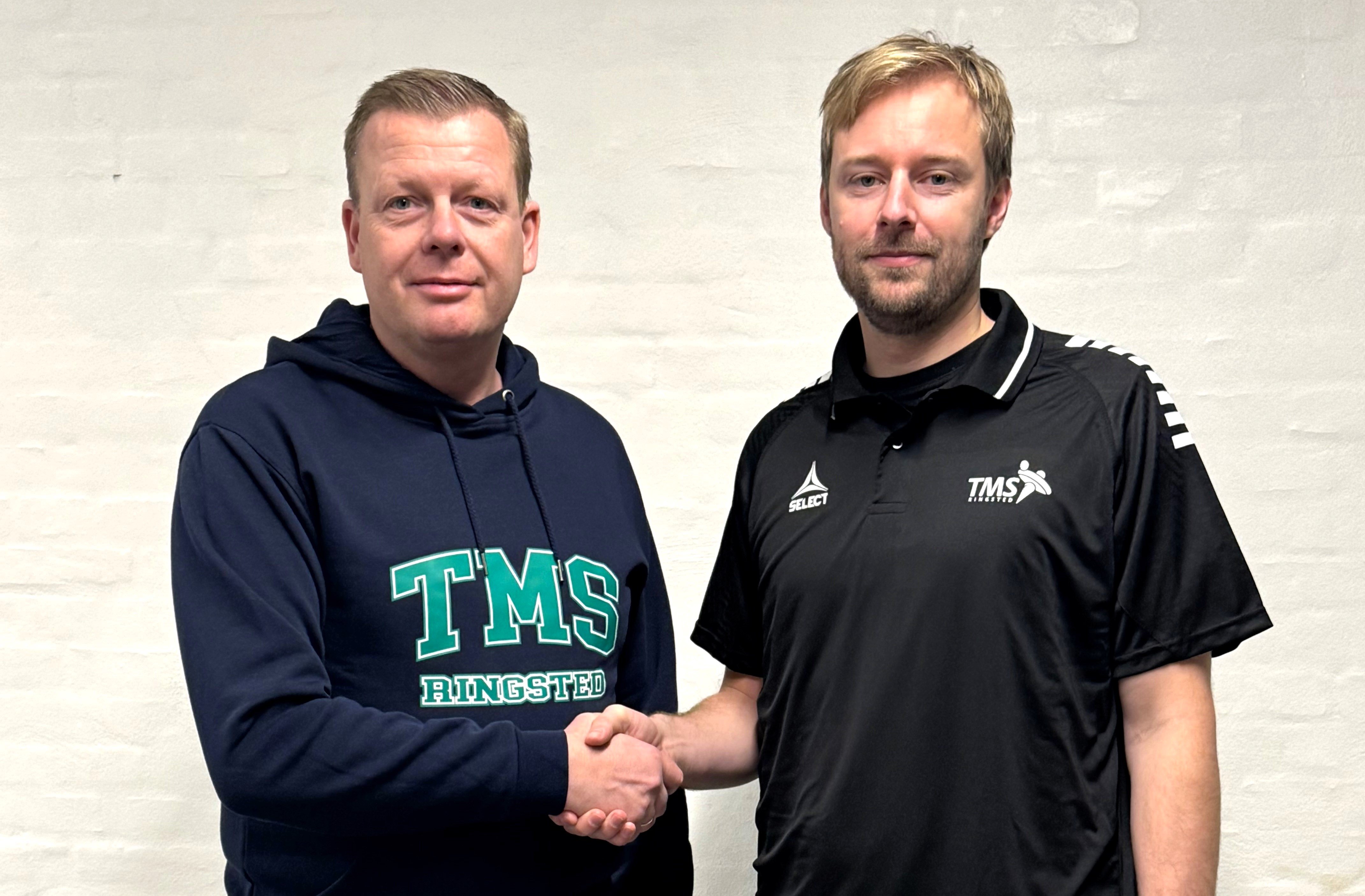 Rasmus Nielsen (th) og TMS-direktør Jan Rasmussen til underskrivelsen forleden.