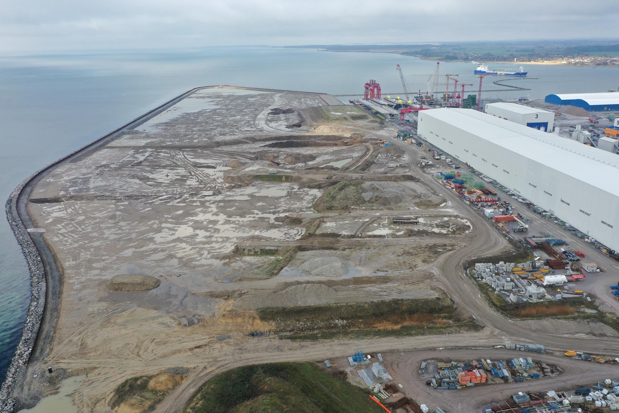 Arcadia eFuels skal ligge på den nyetablerede havneudvidelse. Her er et foto fra mens havneudvidelsen var under udførelse.