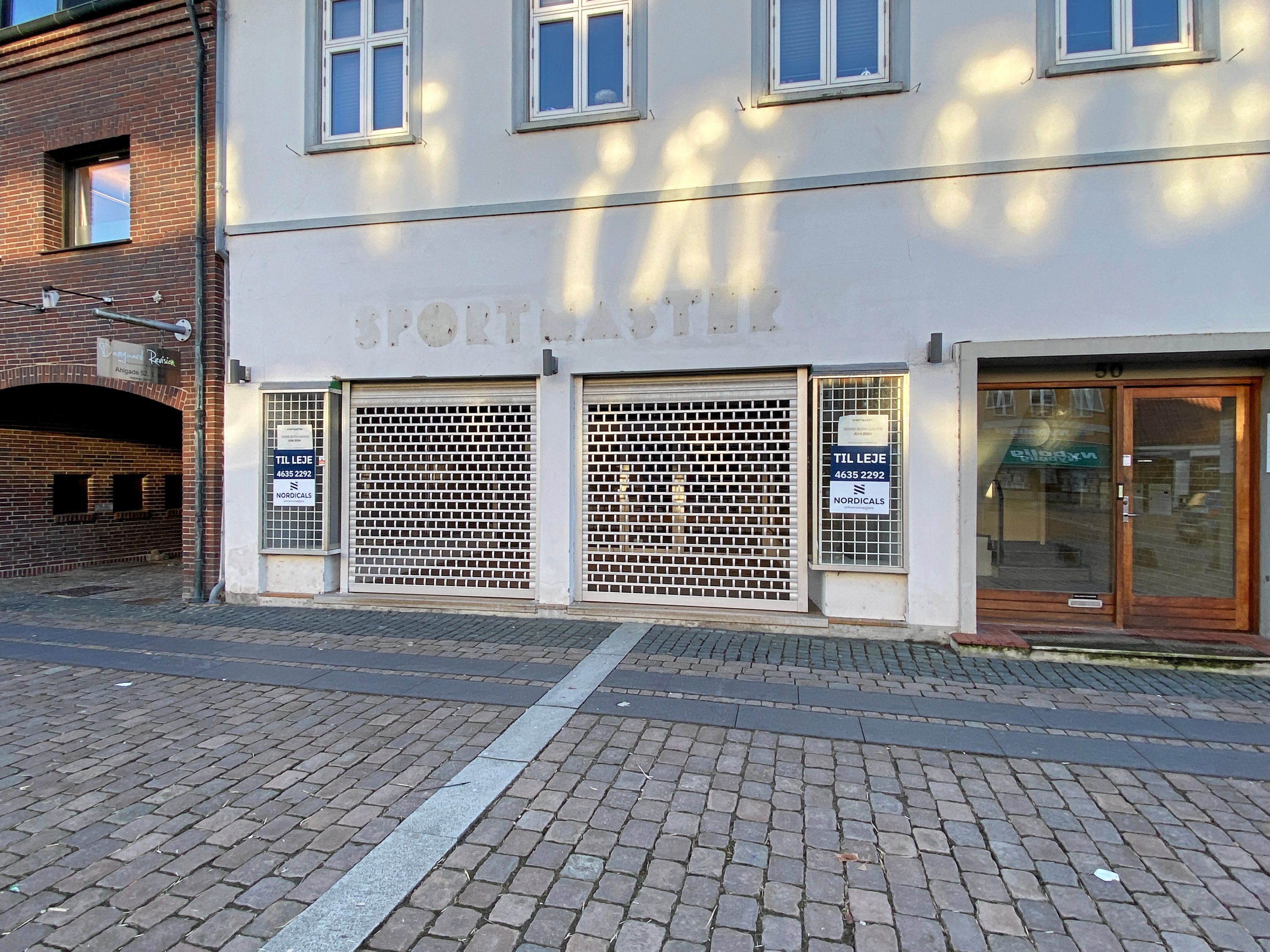 Tomme butikker i bymidten i Holbæk.