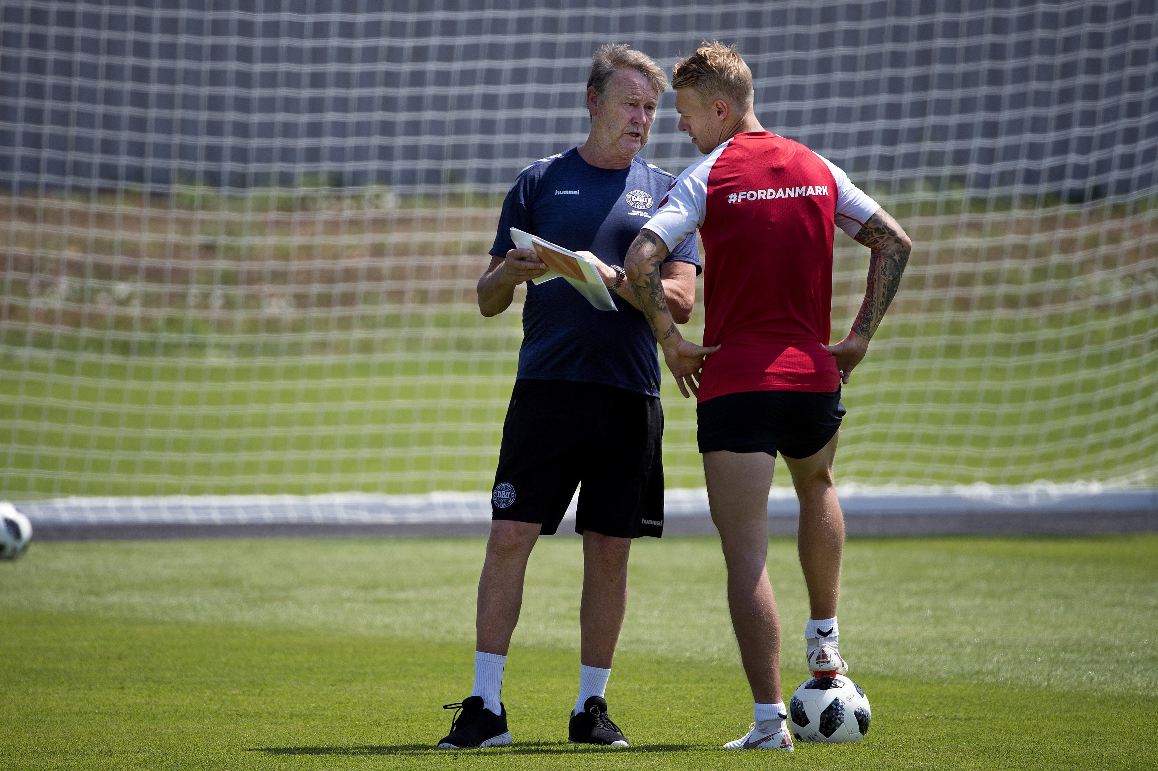 Åge Hareide gjorde i 2016 Simon Kjær til anfører på landsholdet kort efter sin tiltræden som landstræner. (Arkivfoto).