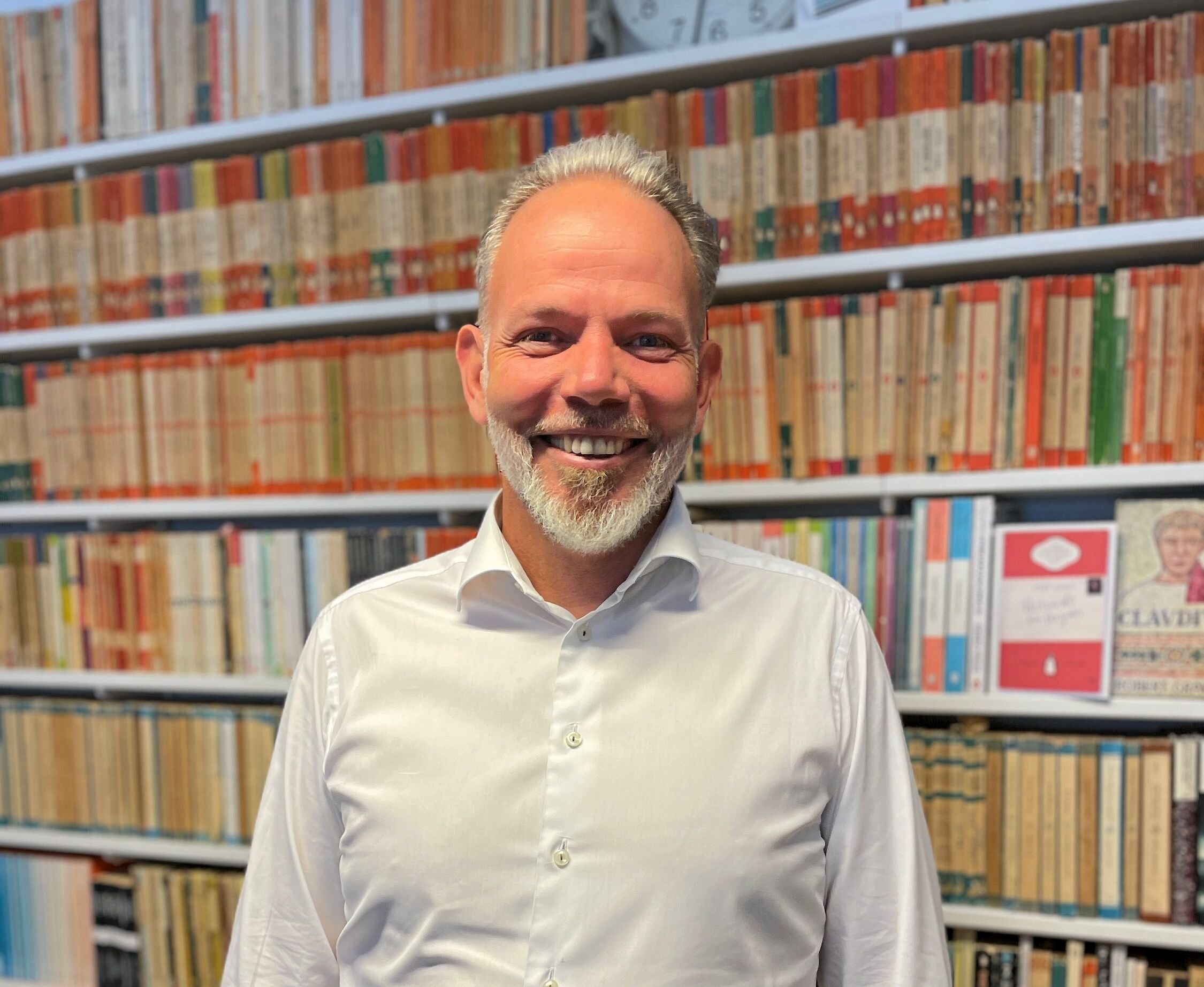 Mobilfri undervisning og skærmfrie pauser bliver nu en fast del af elevernes hverdag på Gribskov Gymnasium, fortæller Kristoffer Høy Sidenius.