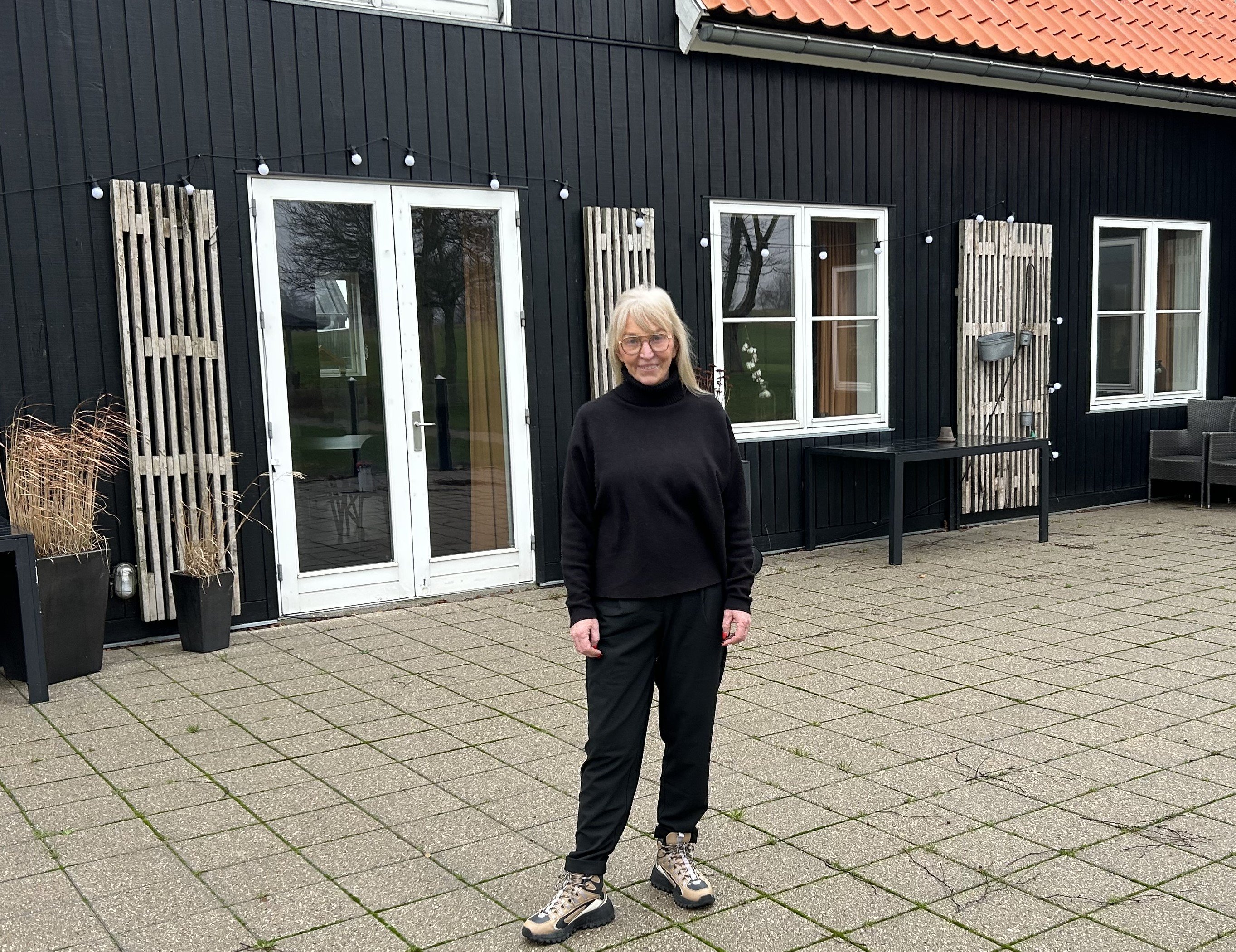 Den oprindelige Malsk Spisehus er gået konkurs. Men restaurant Malsk by Bratved er ikke. Men navnesammenfaldet skaber nogen forvirring. Her er Anett Bratved fotograferet foran restauranten, som holder til hos Trelleborg Golfklub Slagelse.