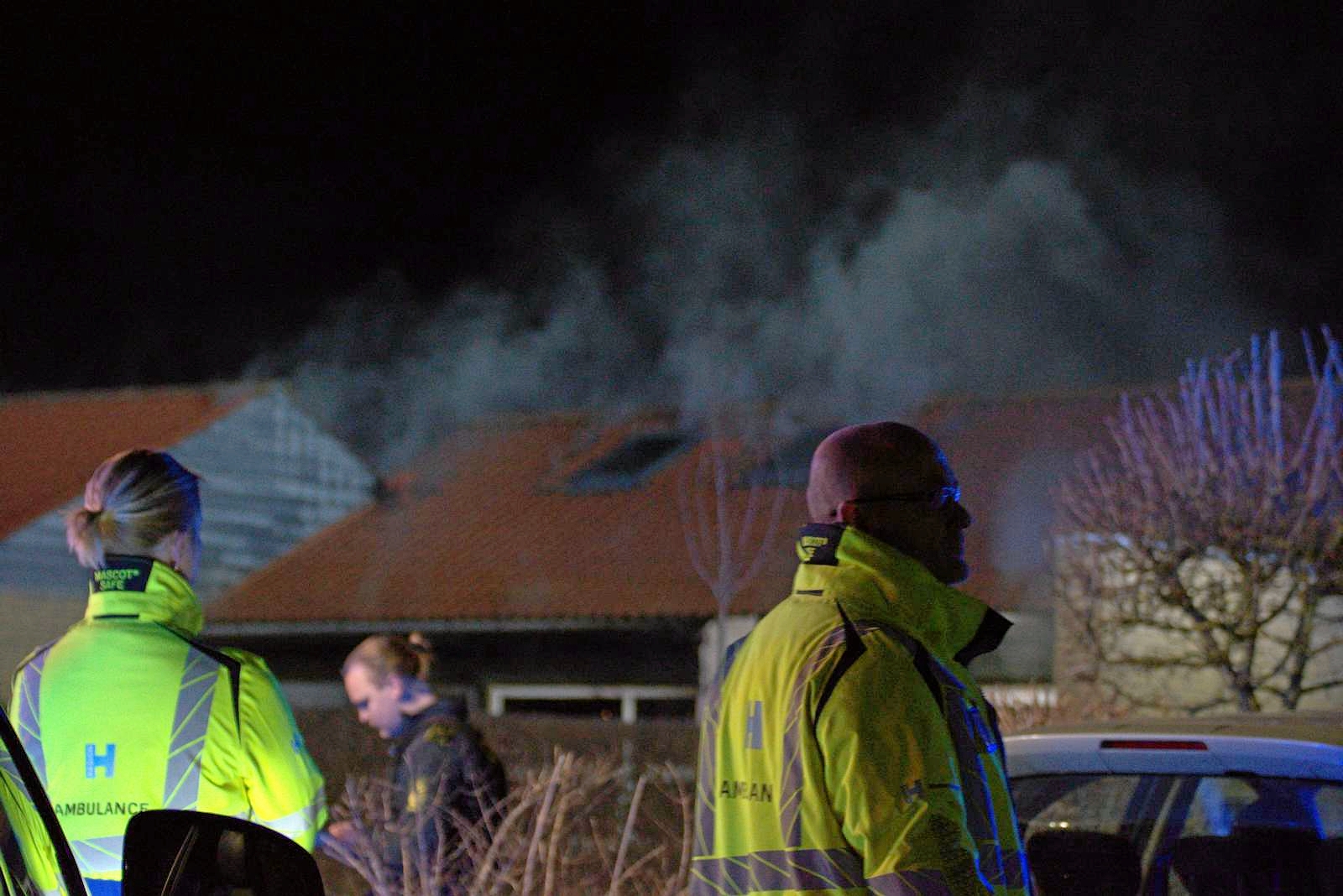 Der var stort beredskab ude til husbranden i Hedehusene torsdag morgen. - presse-fotos.dk Der var stort beredskab ude til husbranden i Hedehusene torsdag morgen.